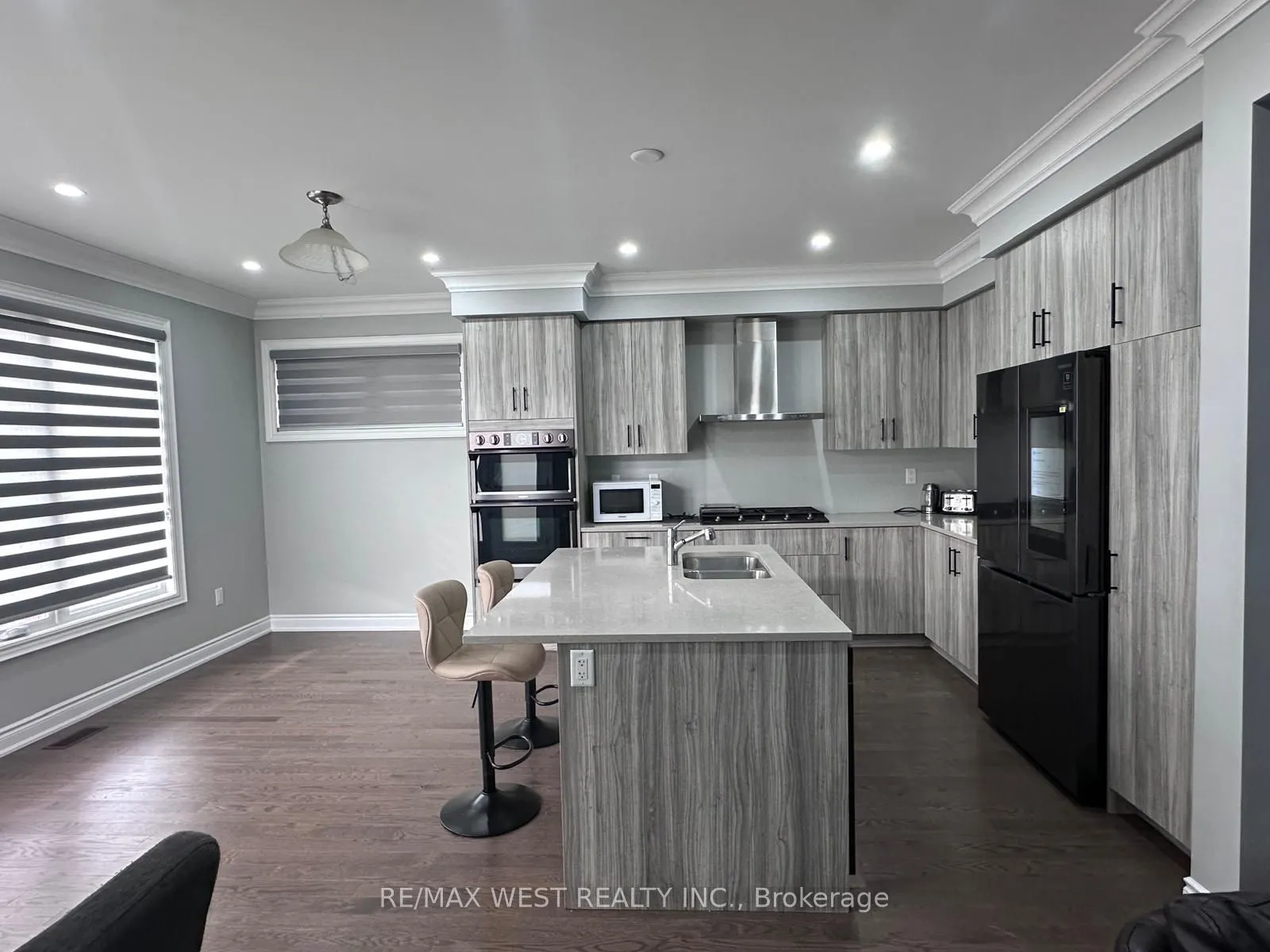 111 Scarlet Way