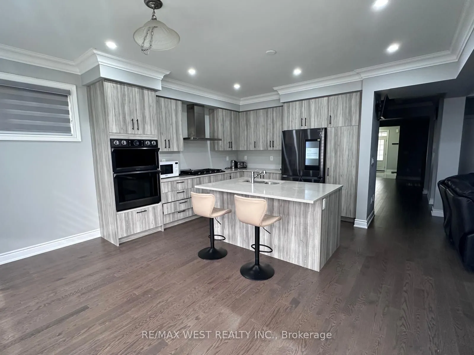 111 Scarlet Way