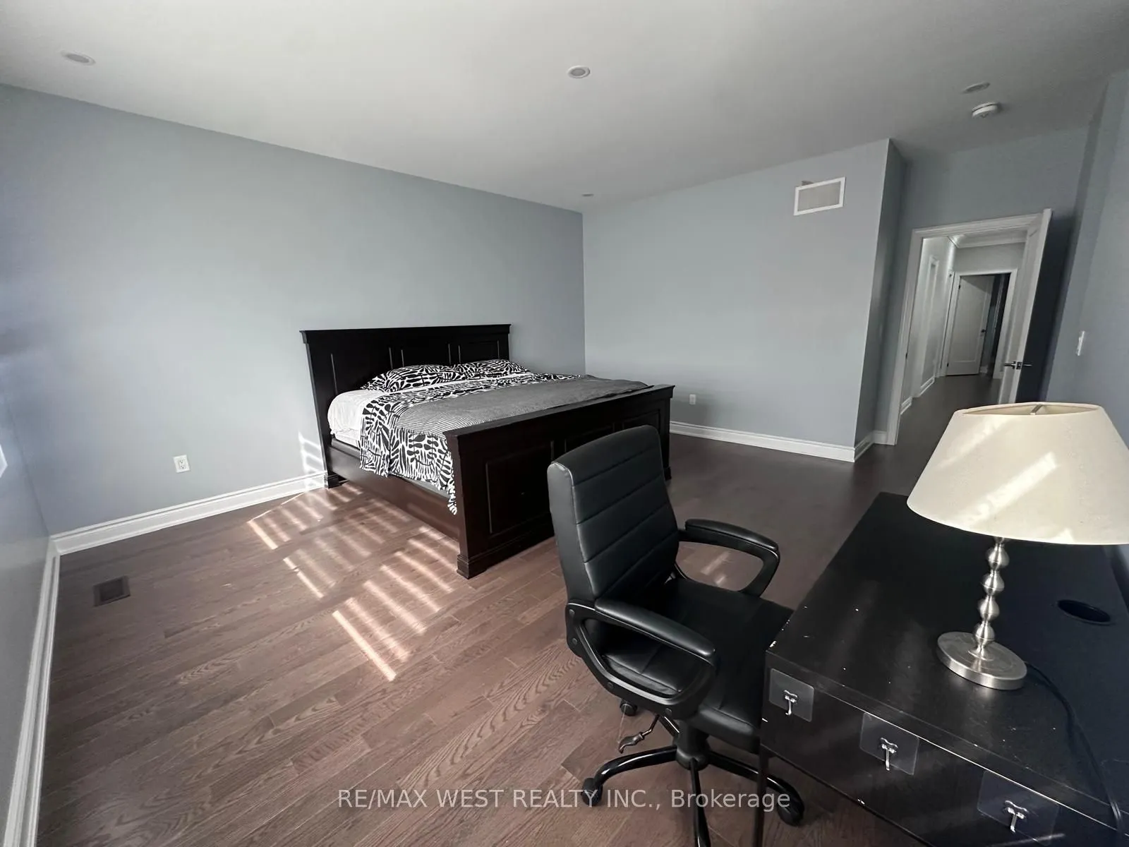 111 Scarlet Way