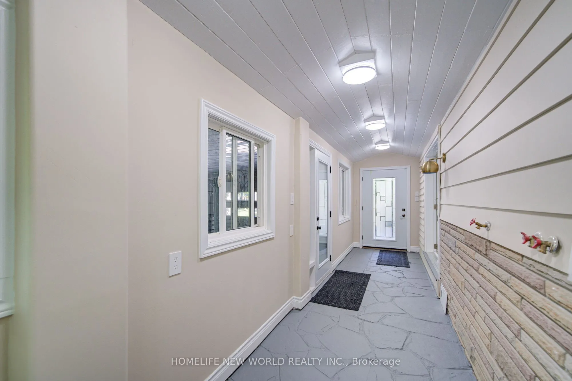 3659 Aurora Road