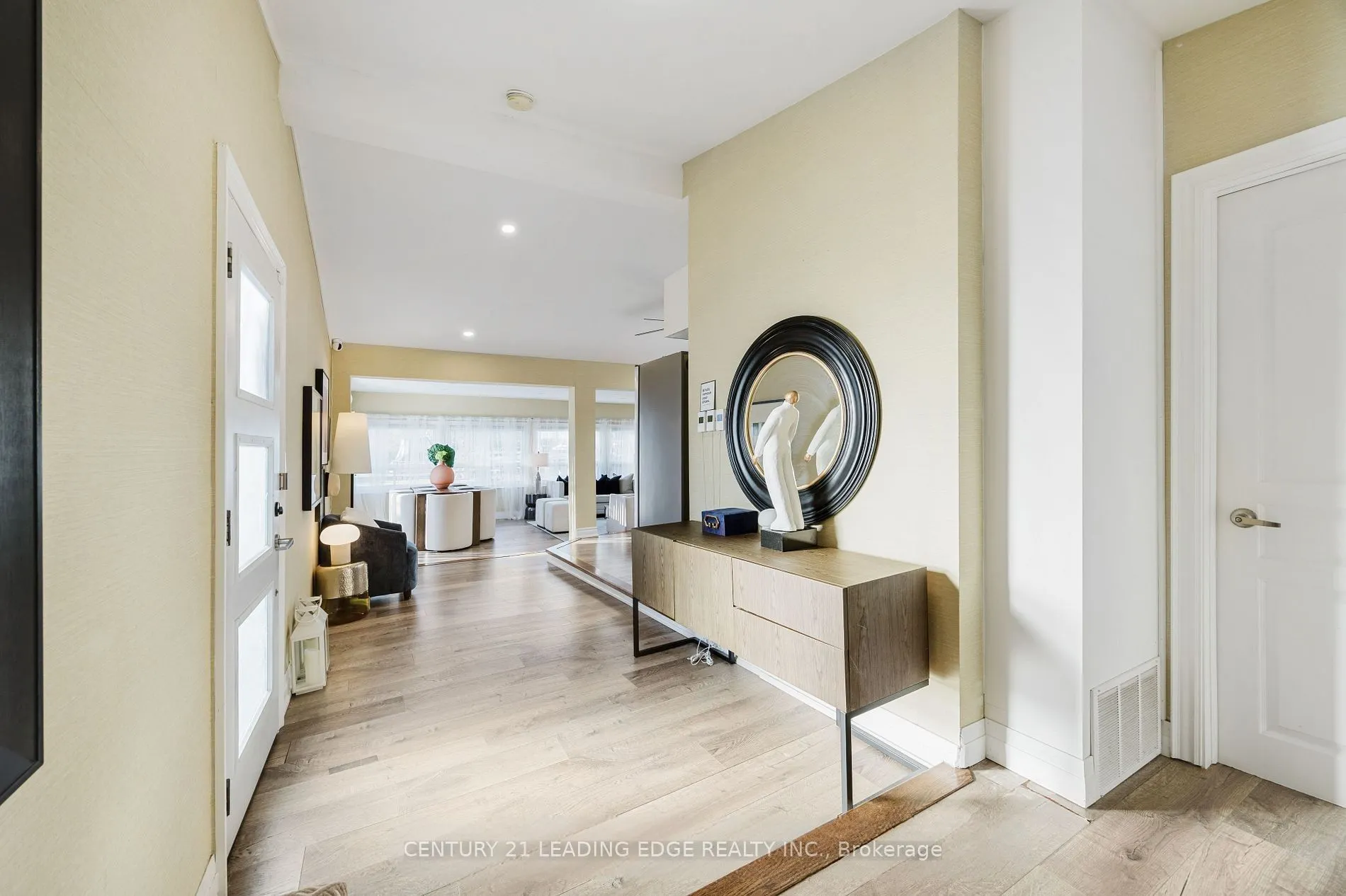 8 Mac Avenue