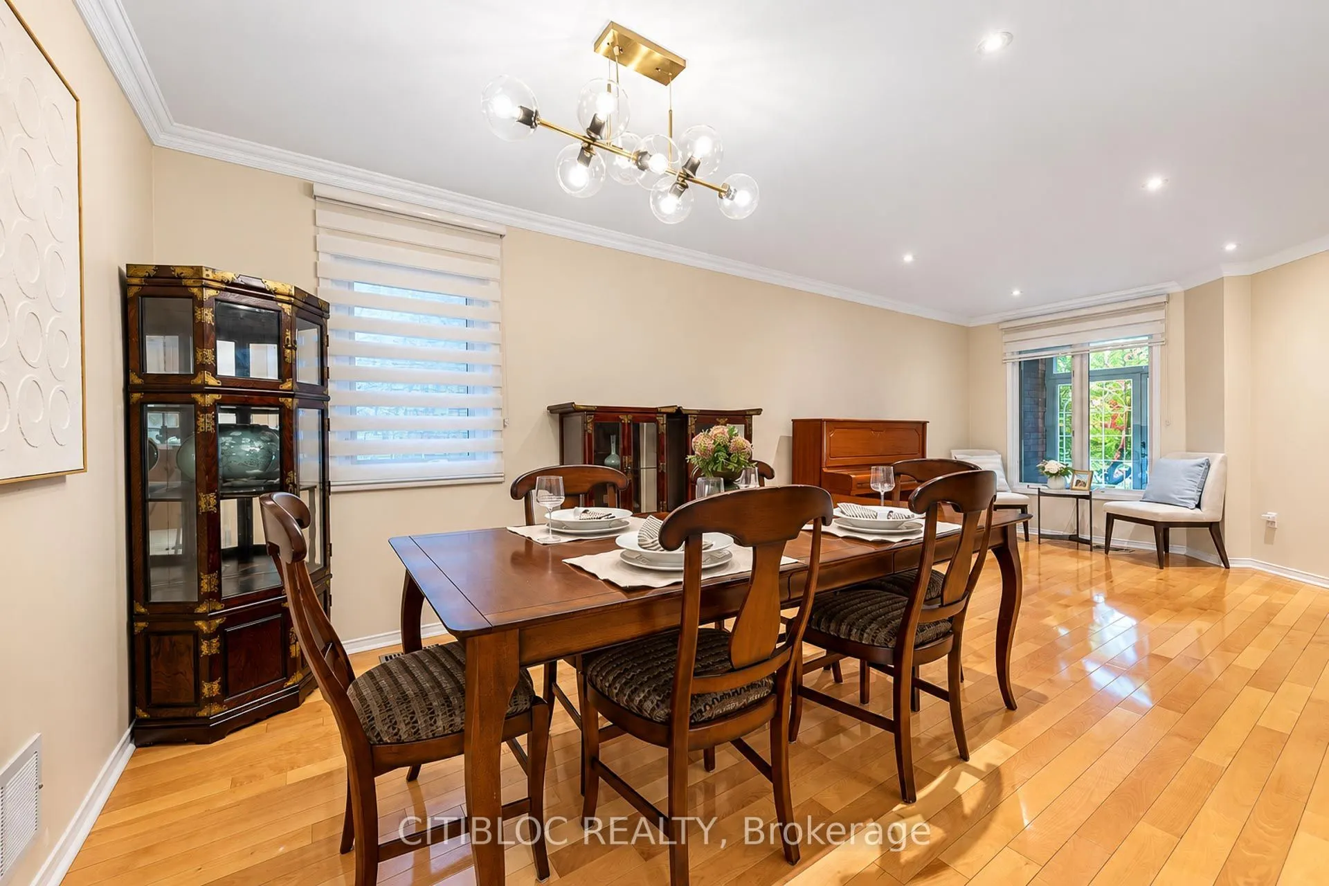 33 Desert View Crescent