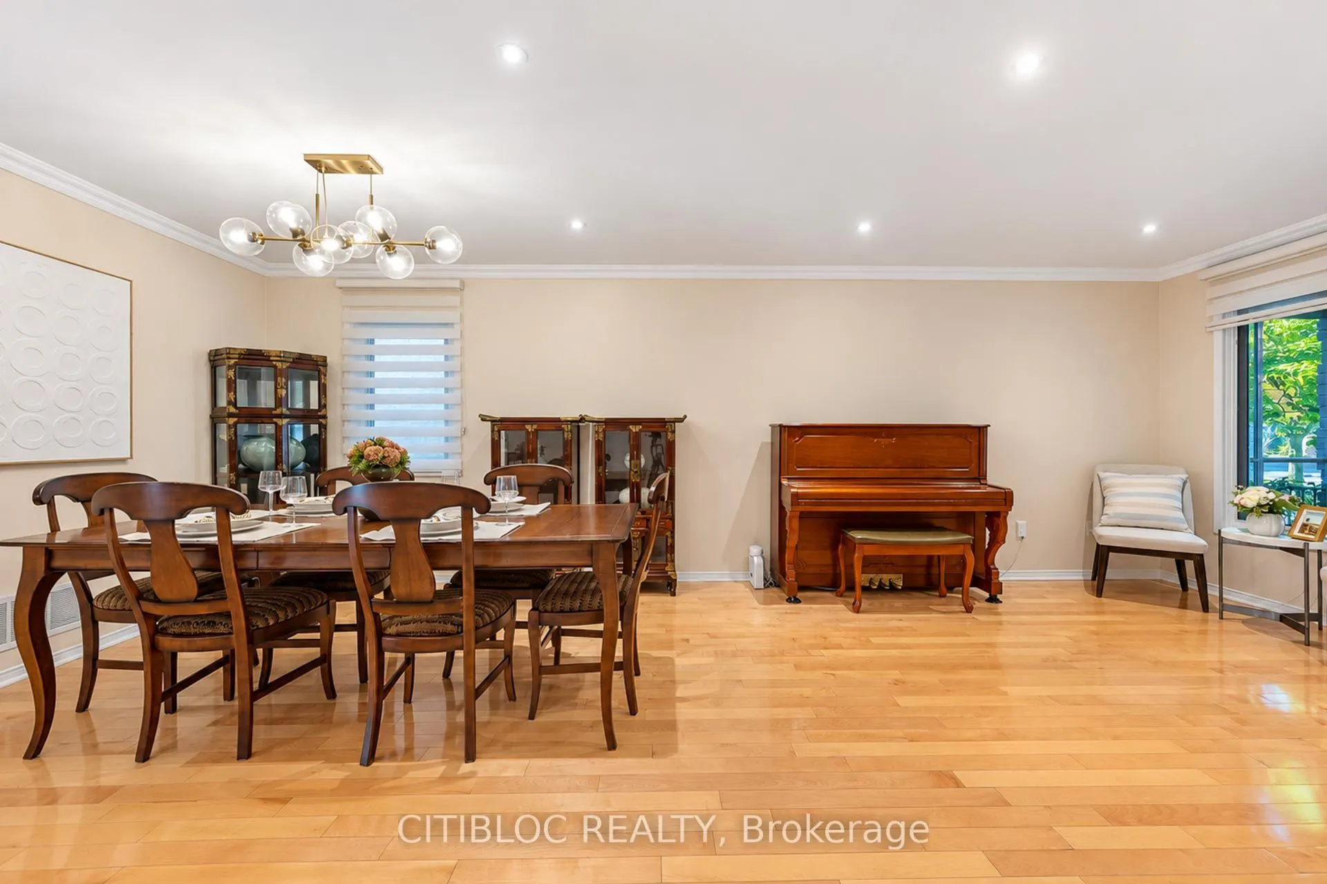 33 Desert View Crescent