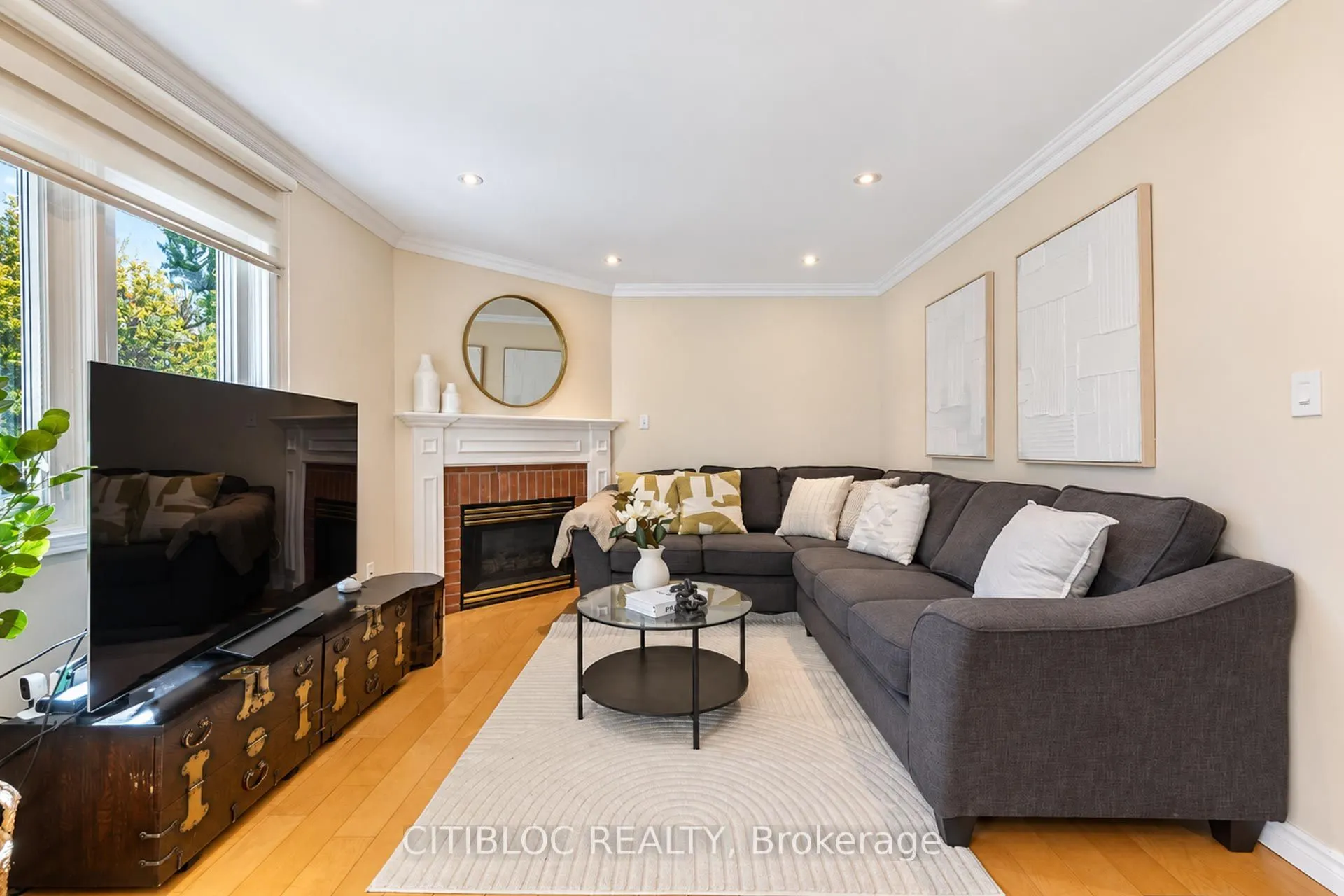 33 Desert View Crescent