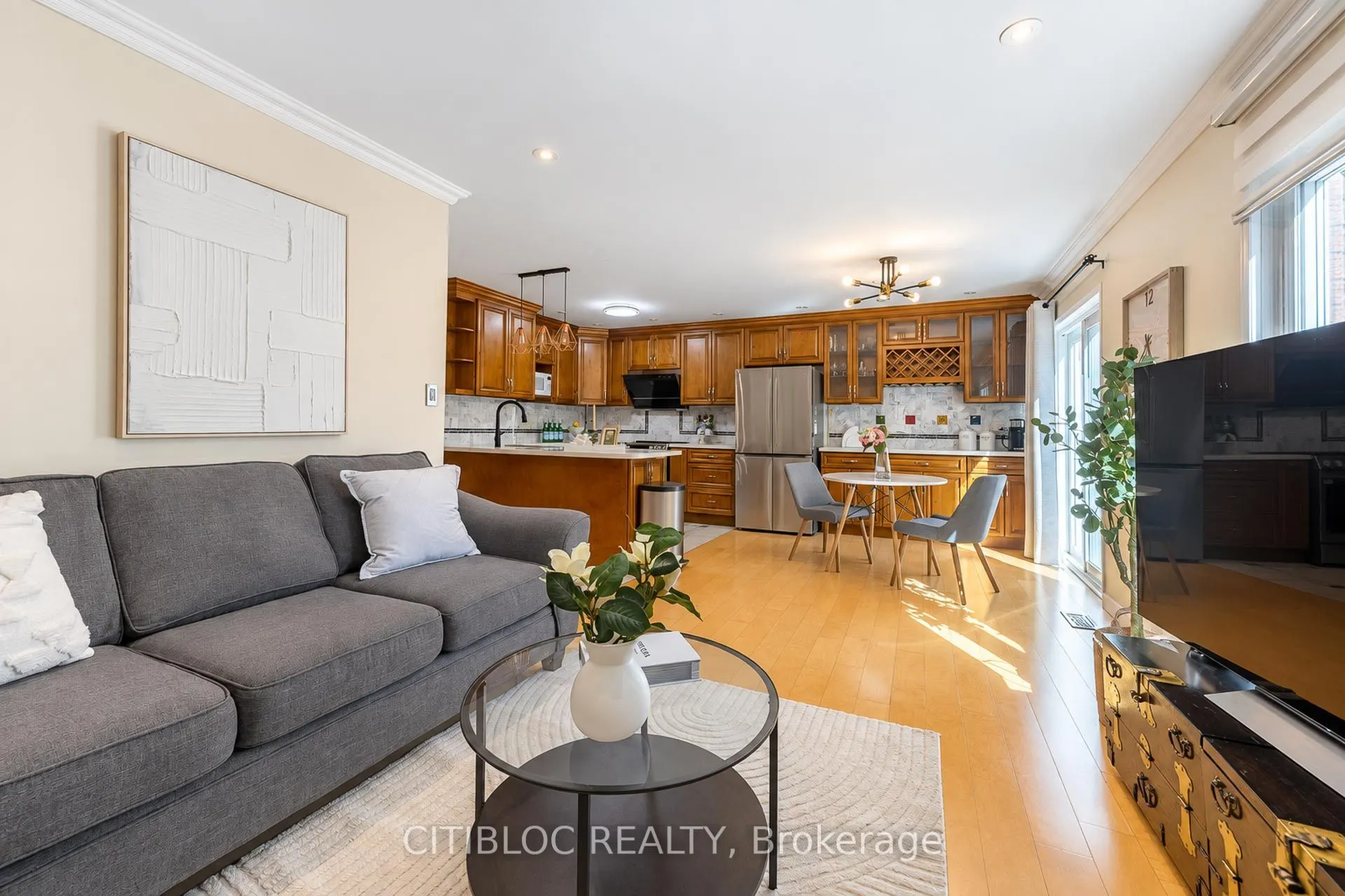 33 Desert View Crescent