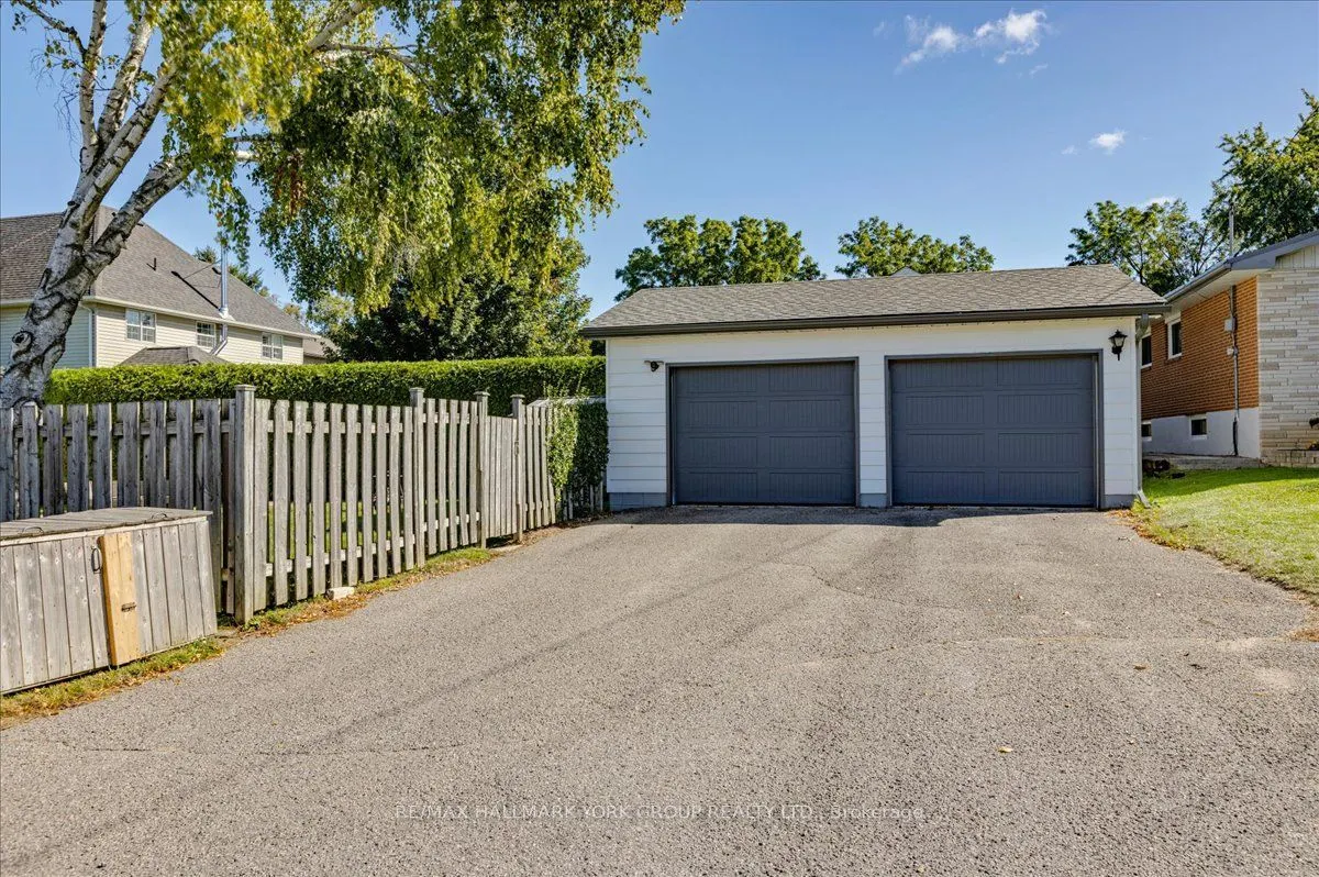 525 Lake Drive E
