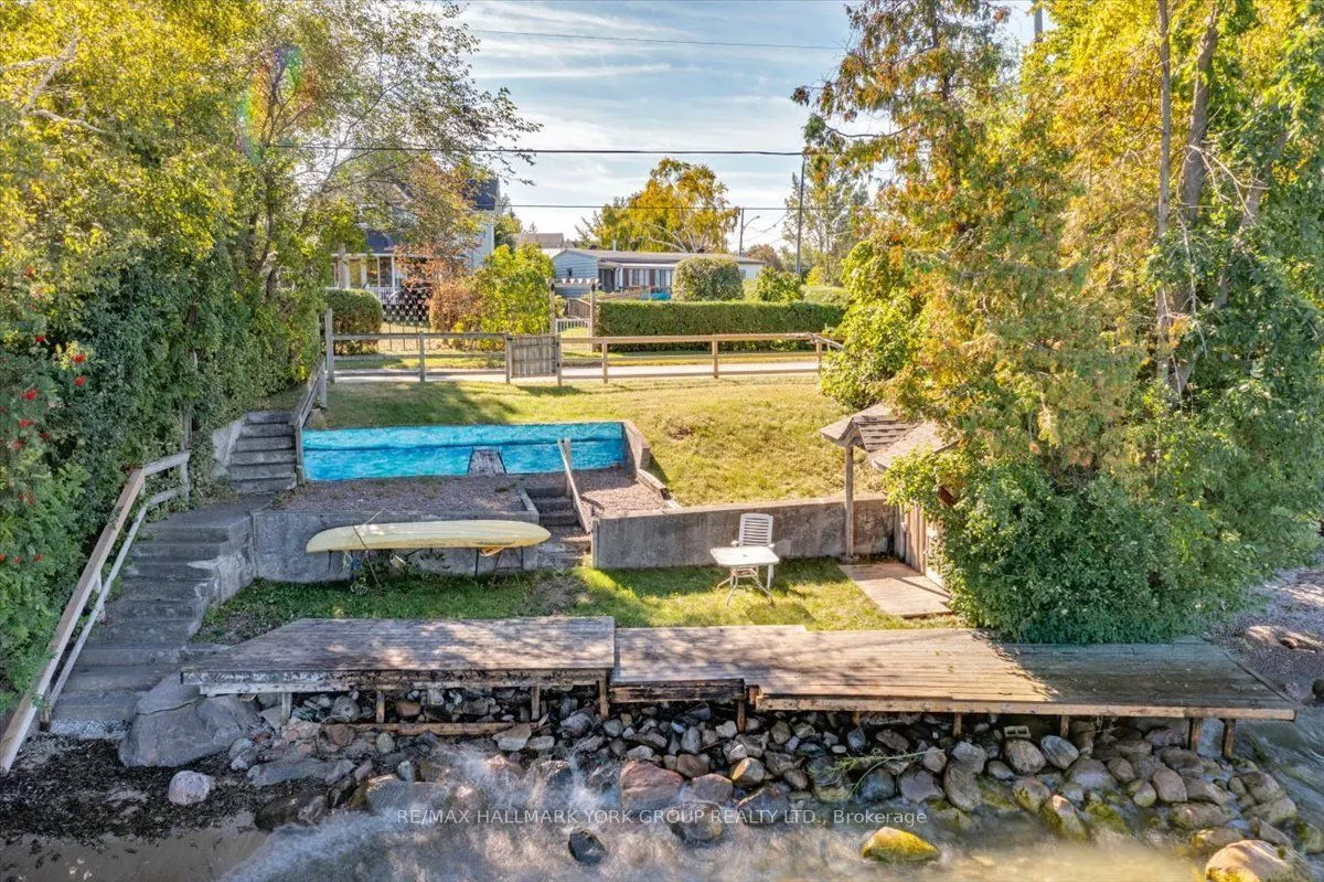 525 Lake Drive E