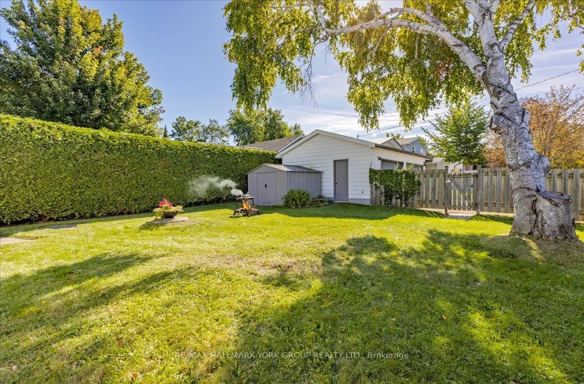 525 Lake Drive E