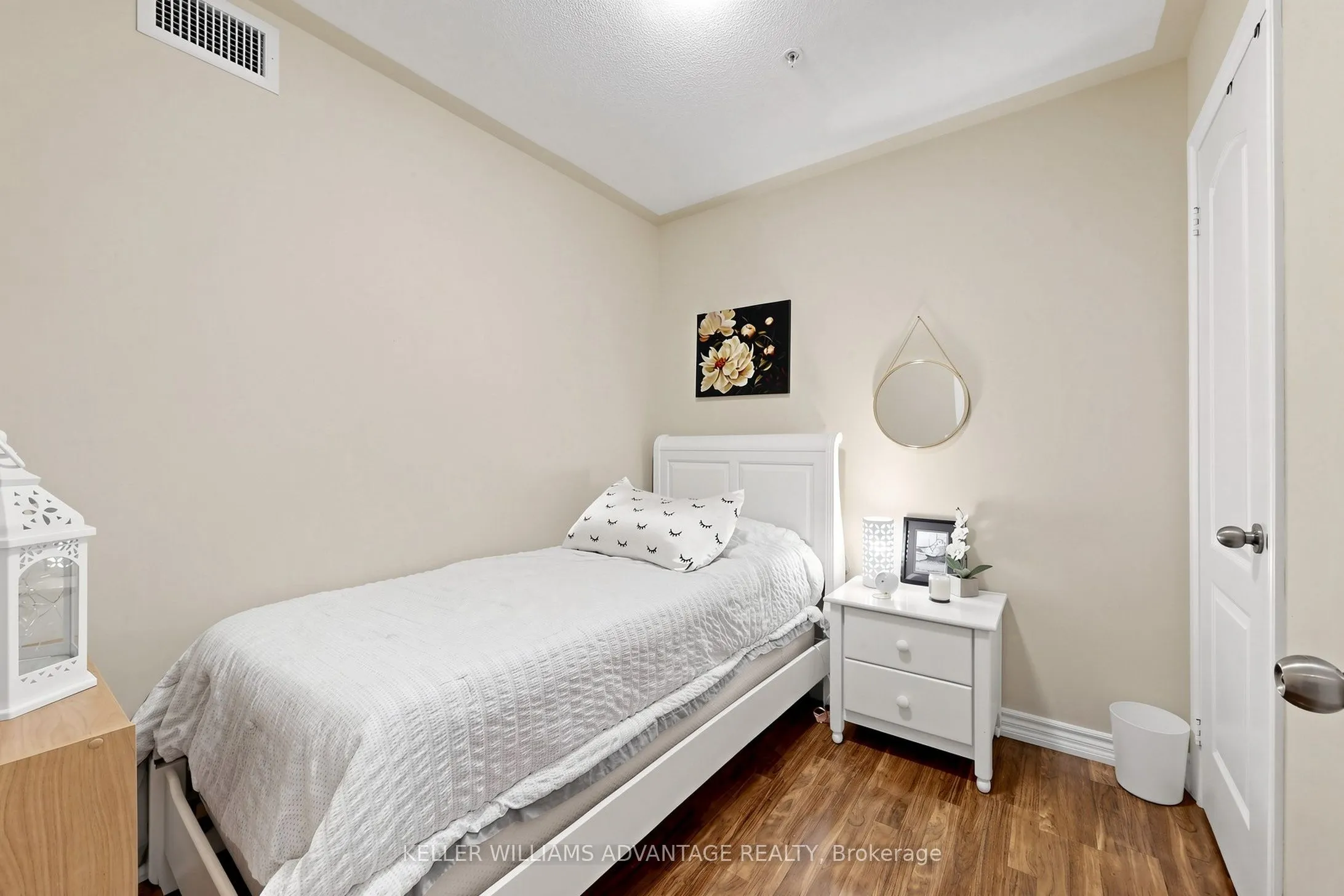 112 Simcoe Road #407
