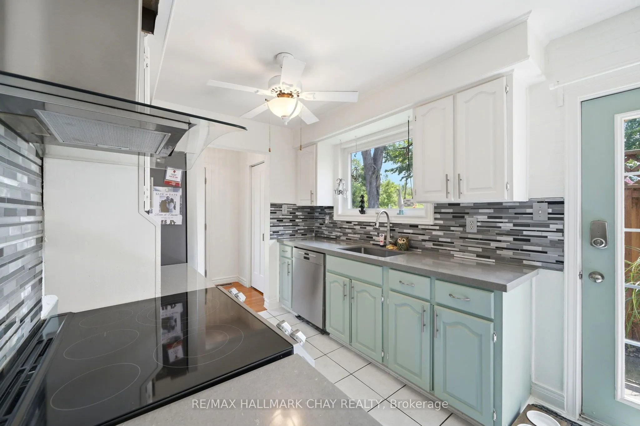 96 Maple Avenue W