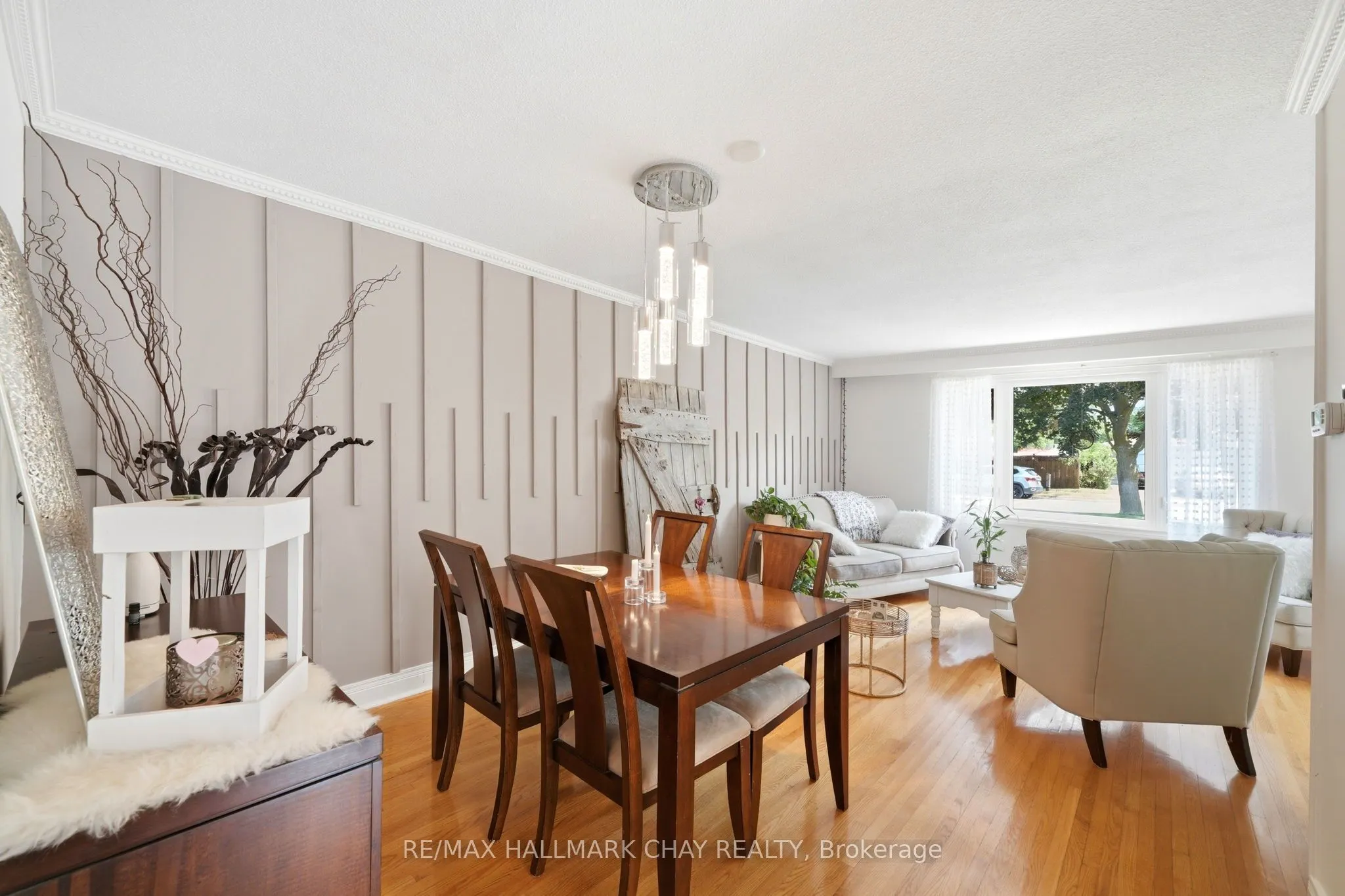 96 Maple Avenue W