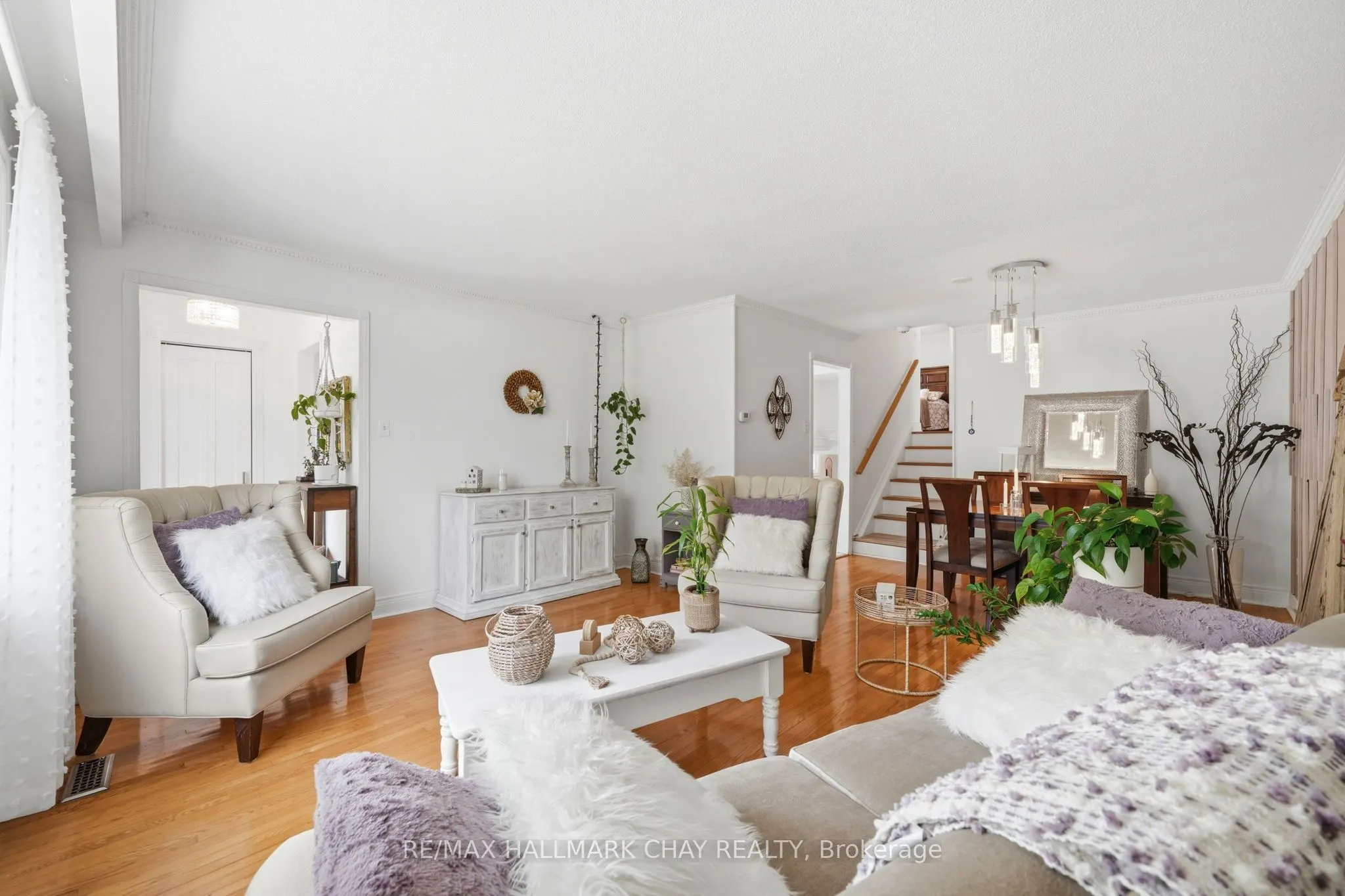 96 Maple Avenue W