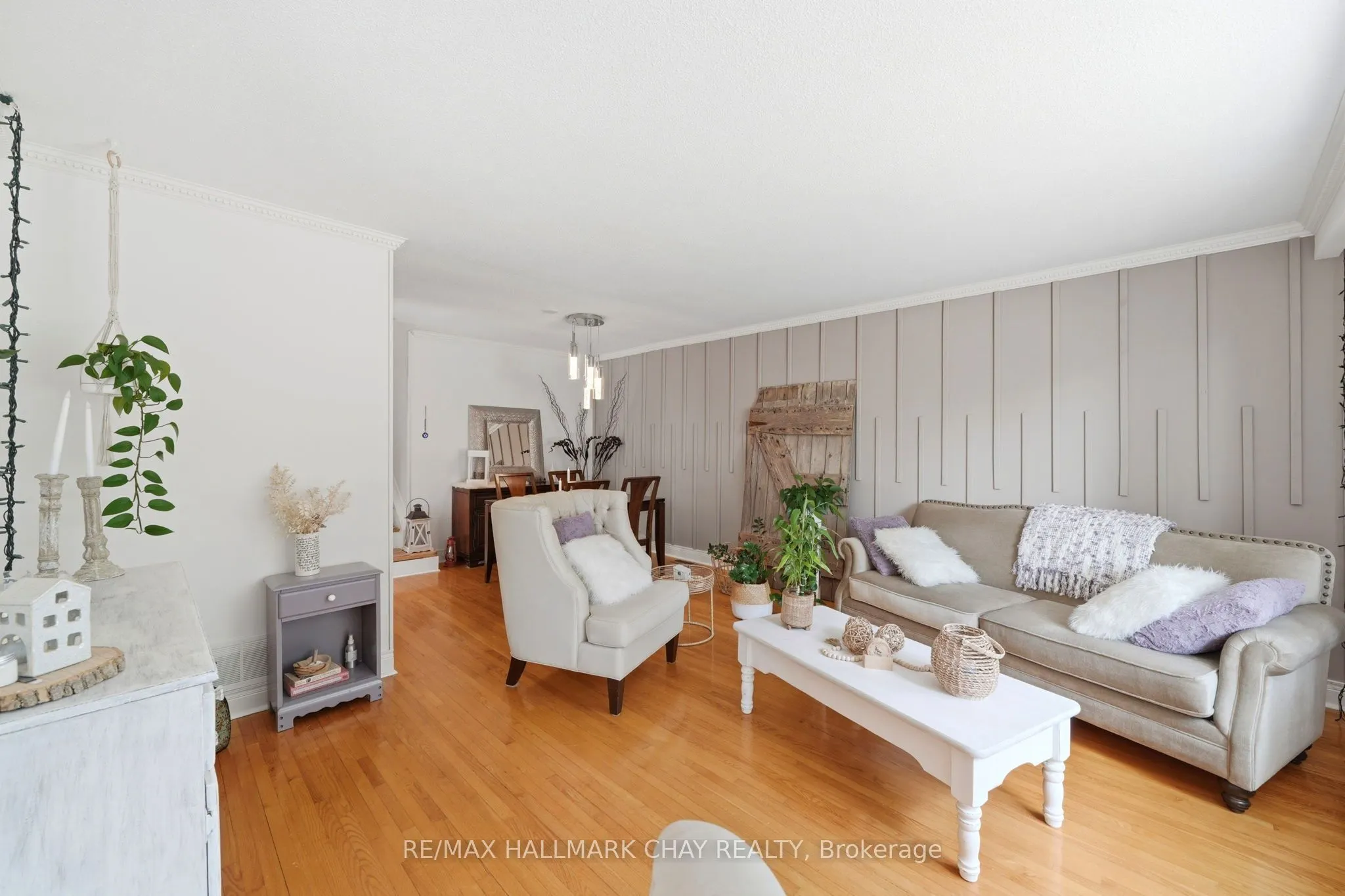 96 Maple Avenue W