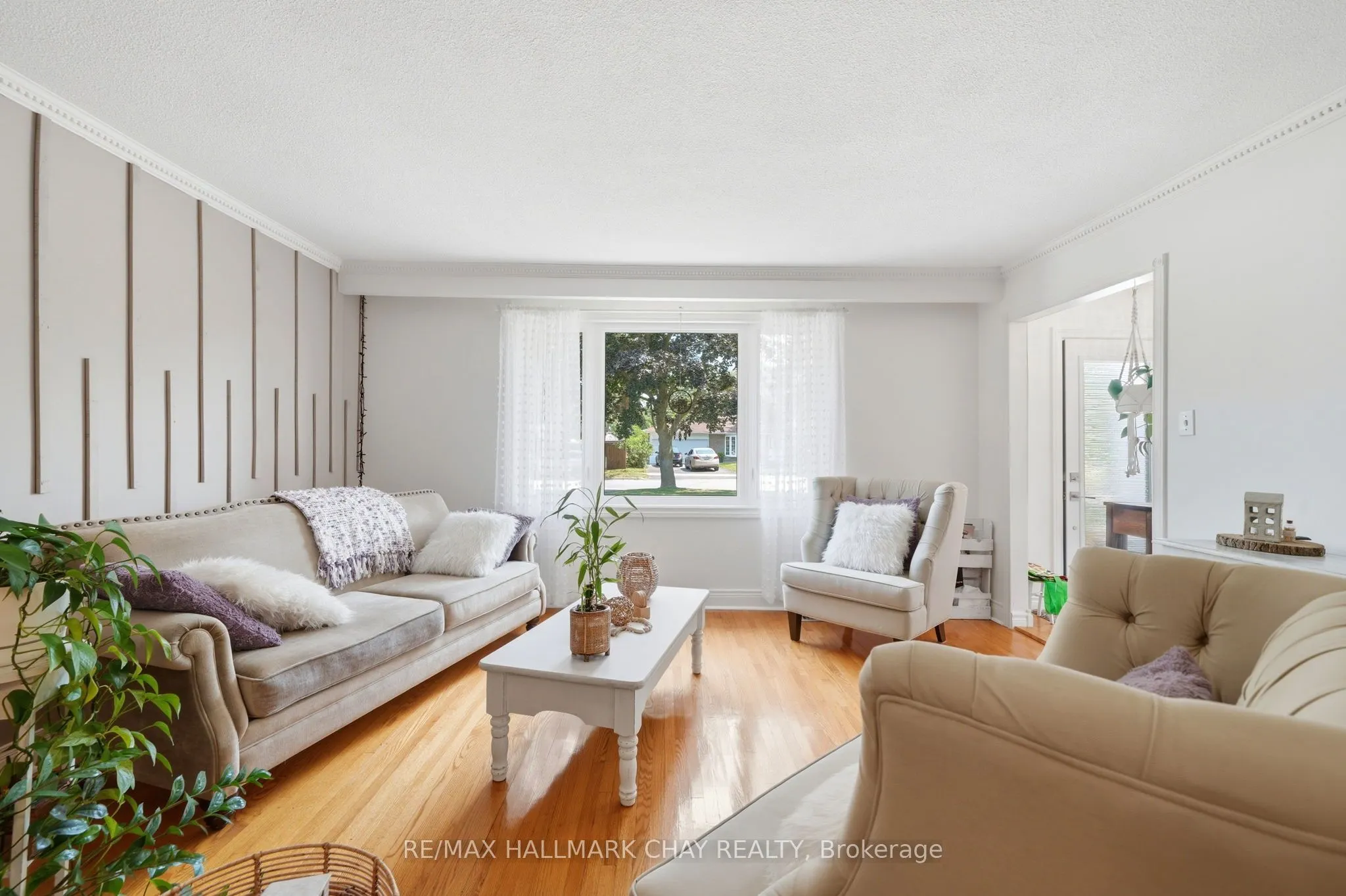 96 Maple Avenue W