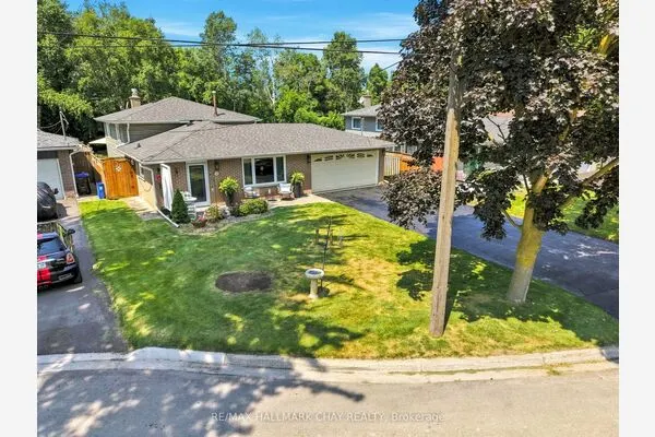 96 Maple Avenue W