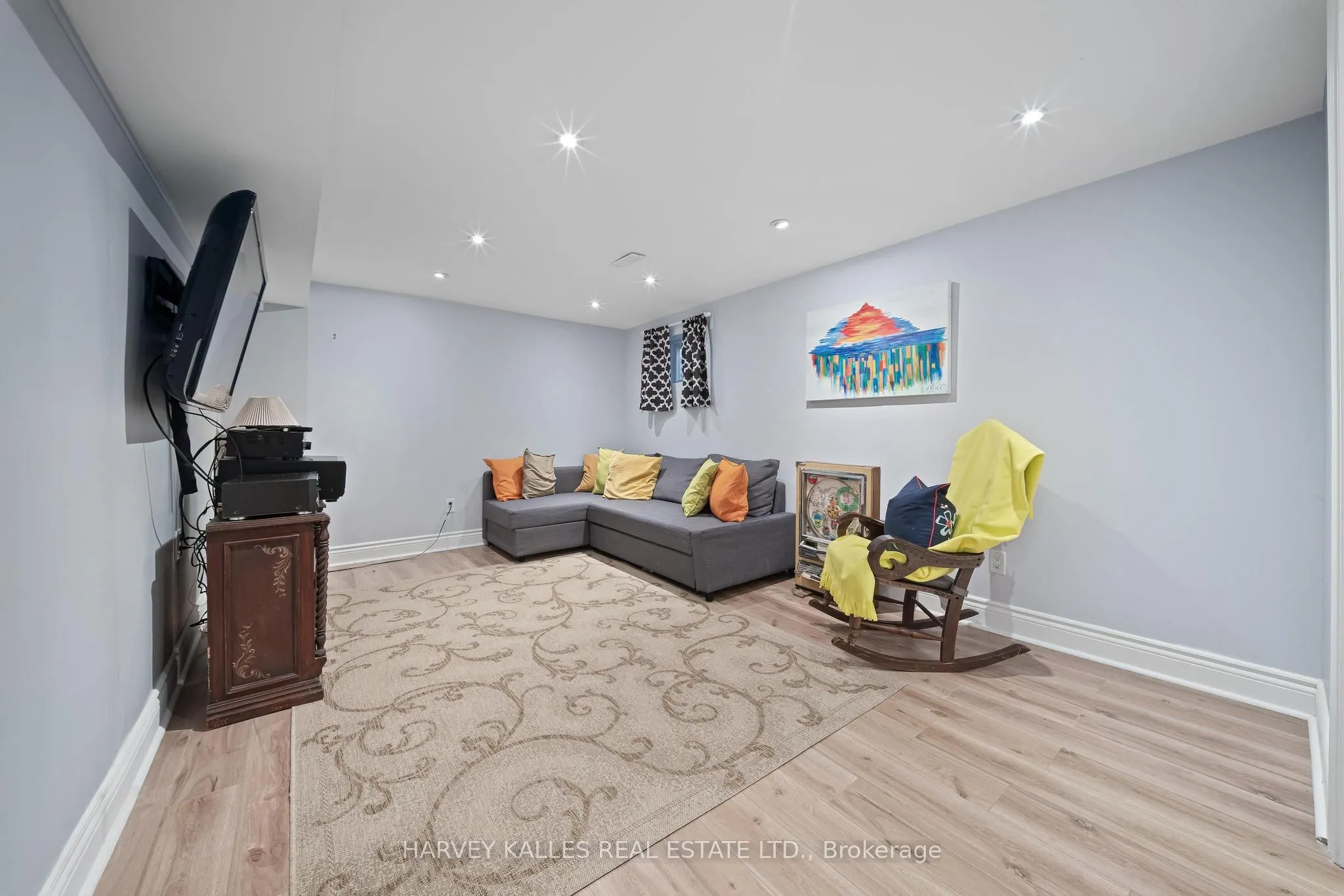 221 Snowshoe Crescent