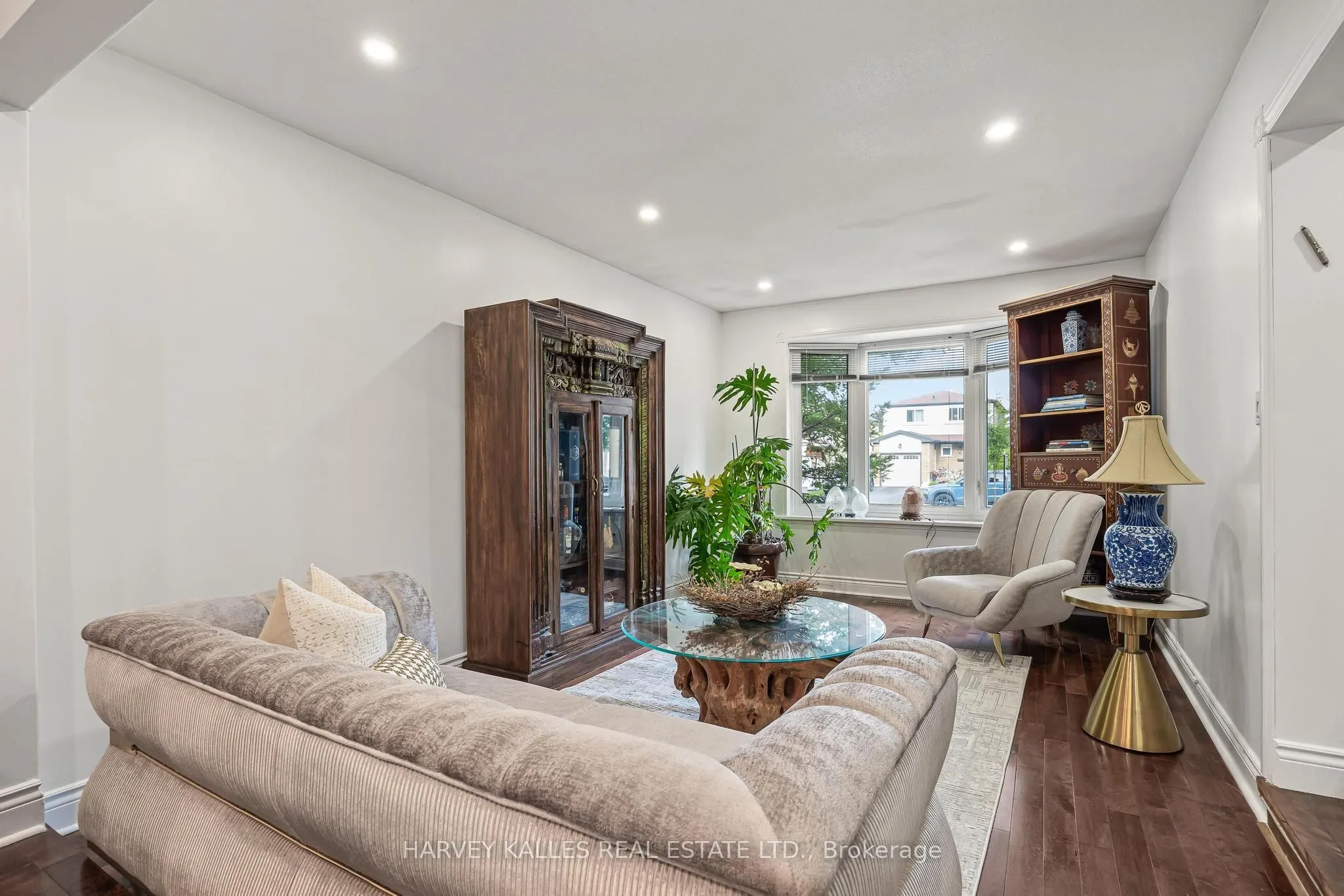 221 Snowshoe Crescent