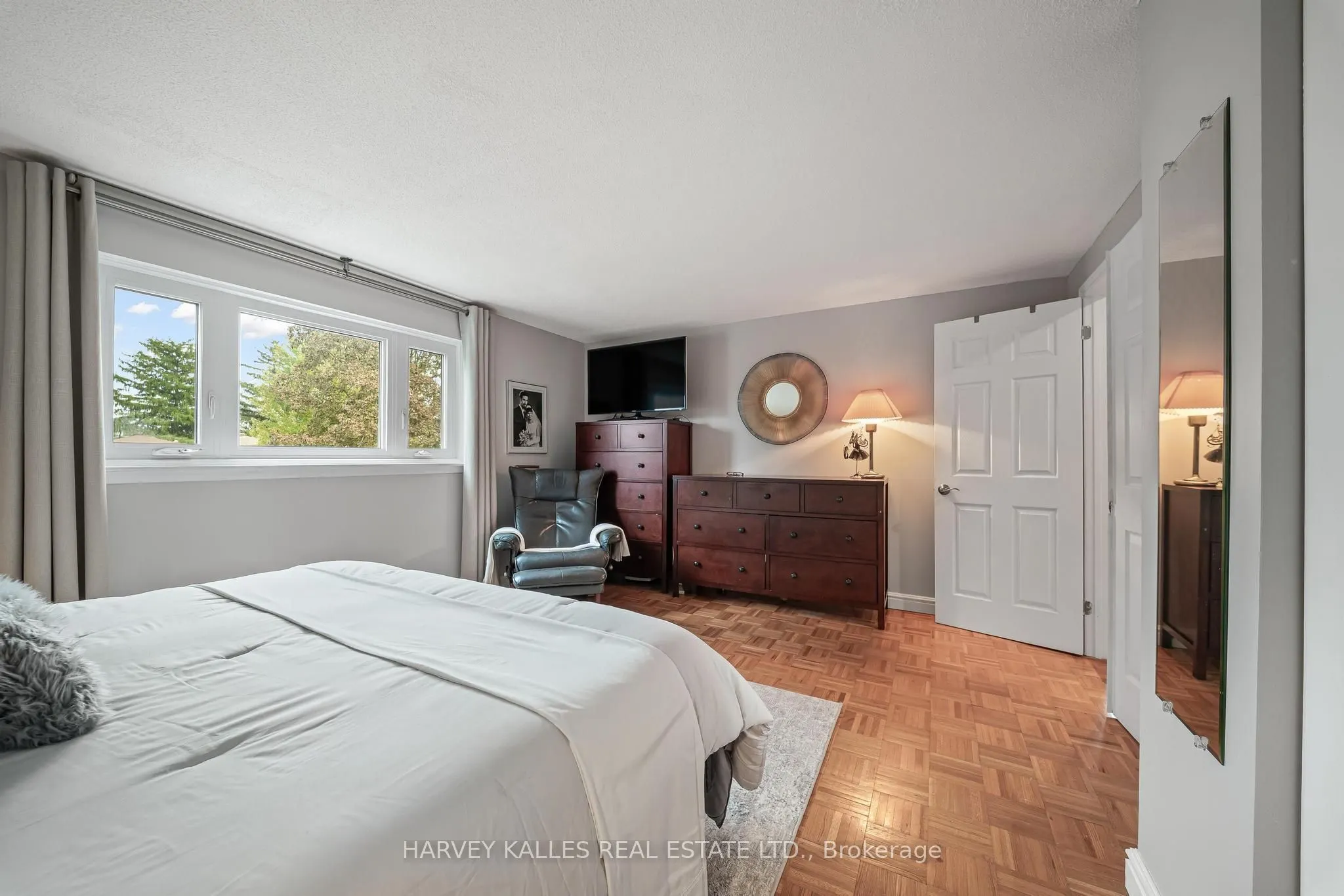 221 Snowshoe Crescent