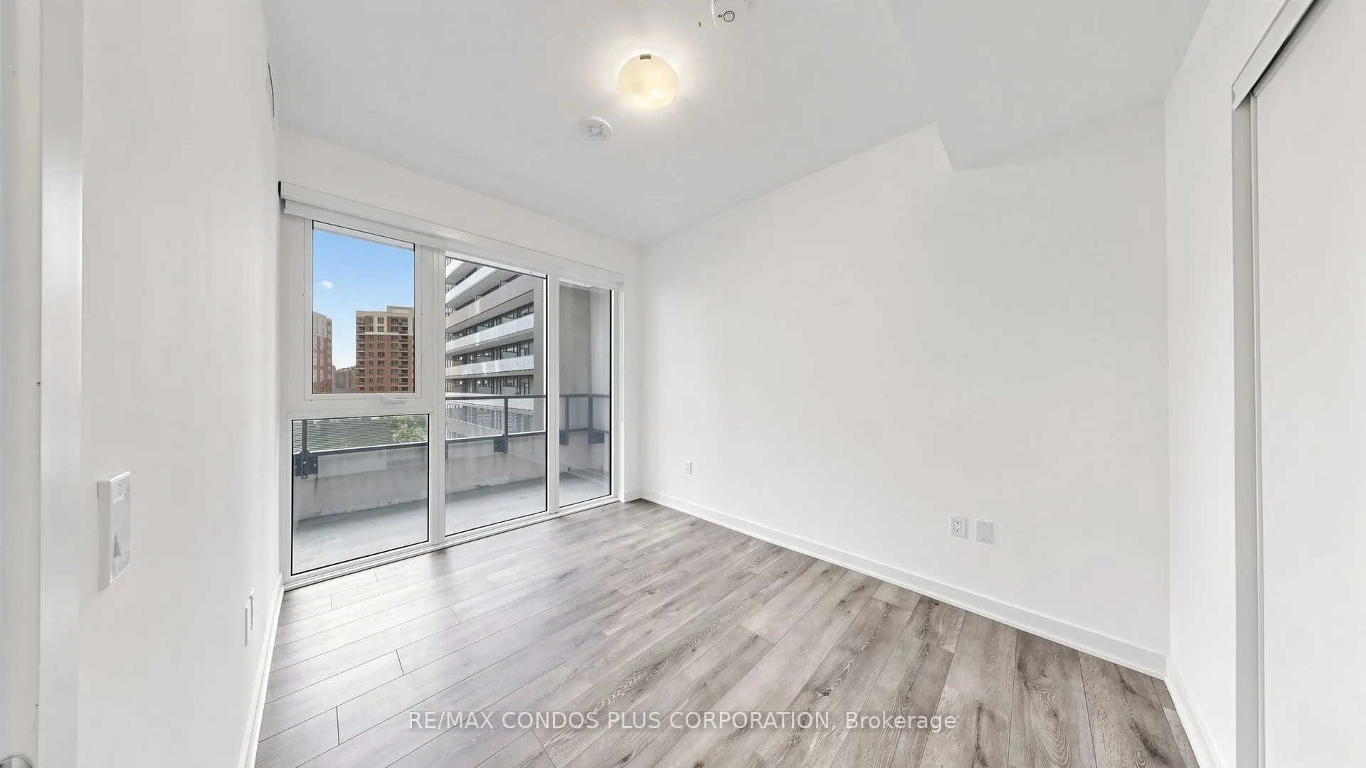 105 Oneida Crescent #503
