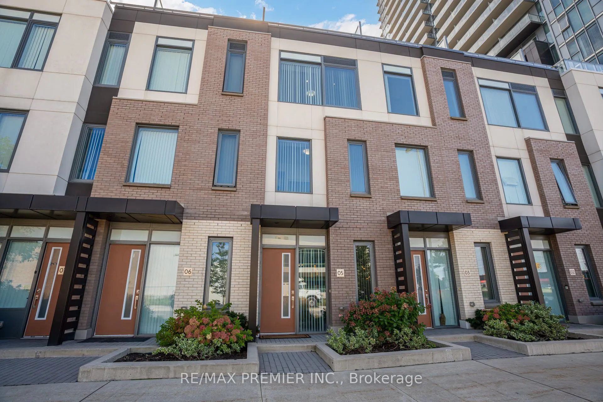 1010 Portage Parkway #TH 5