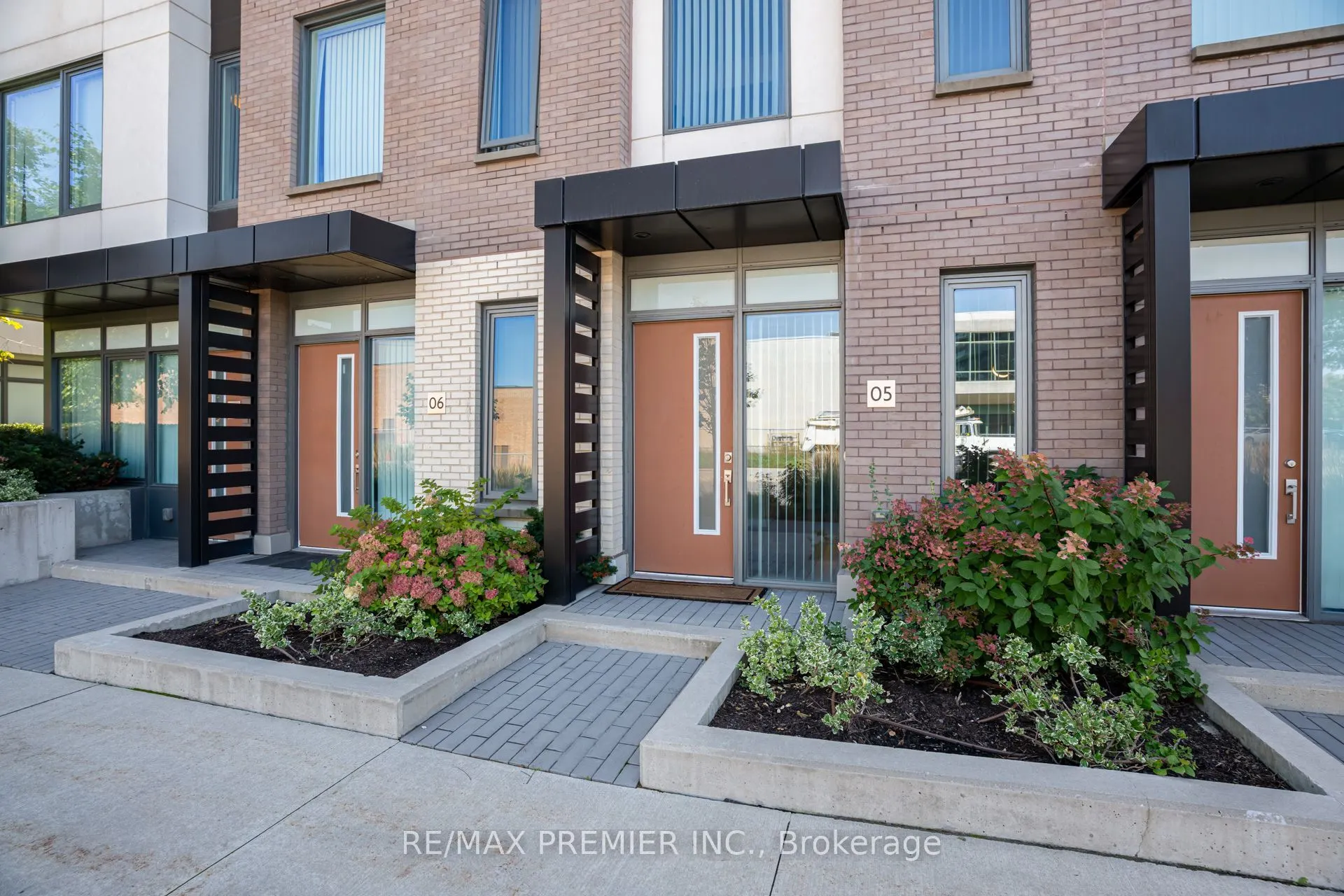 1010 Portage Parkway #TH 5