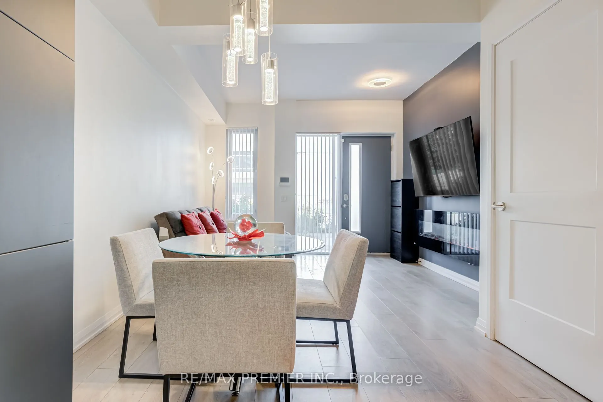 1010 Portage Parkway #TH 5