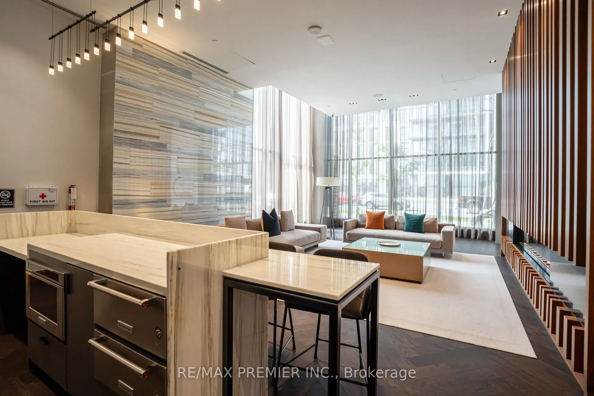 1010 Portage Parkway #TH 5