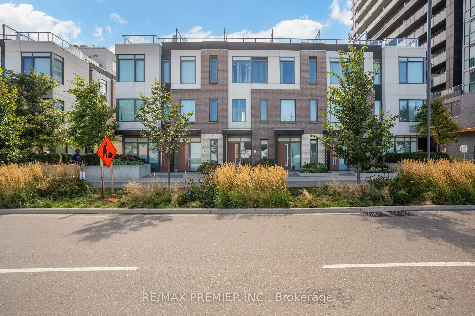 1010 Portage Parkway #TH 5