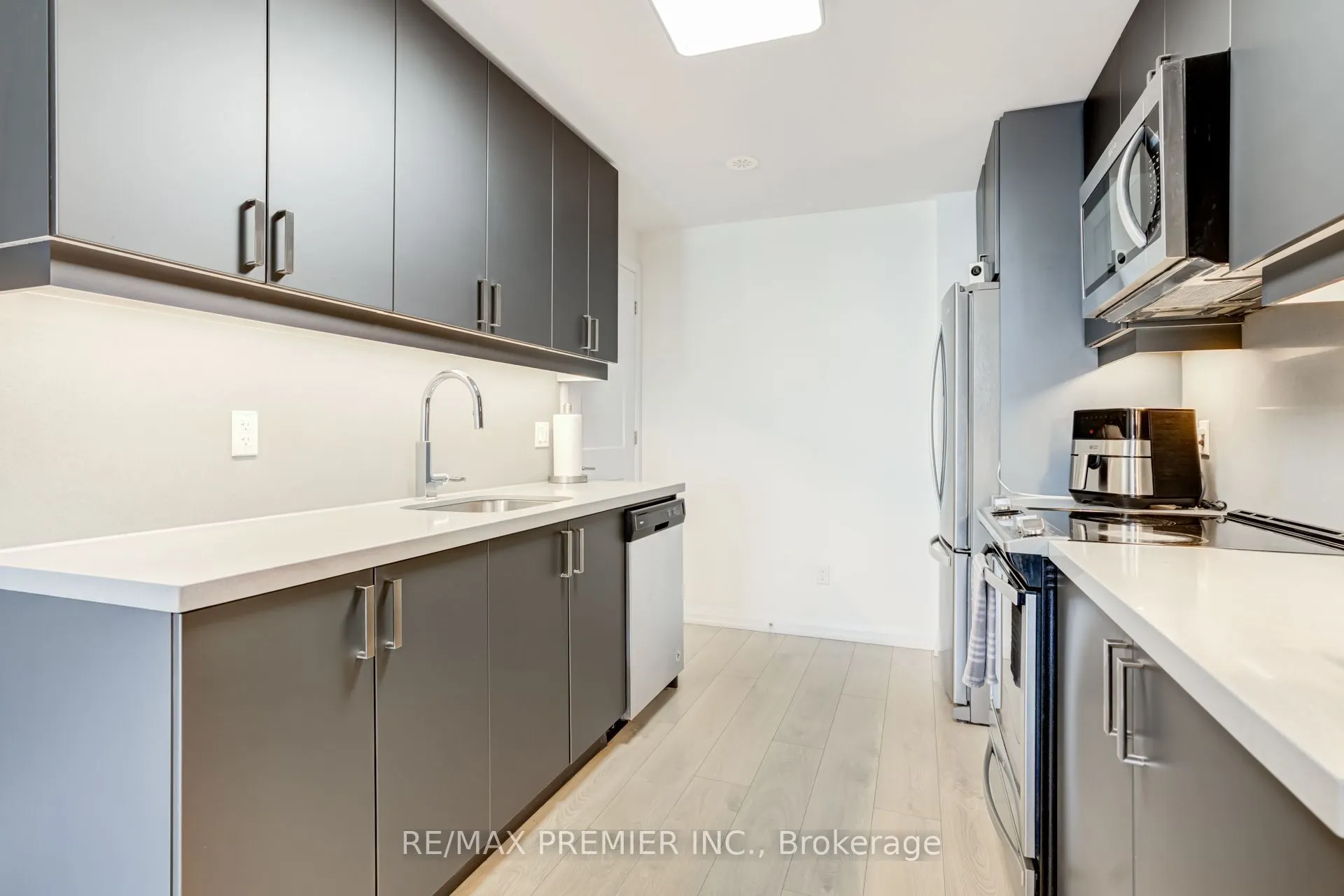 1010 Portage Parkway #TH 5