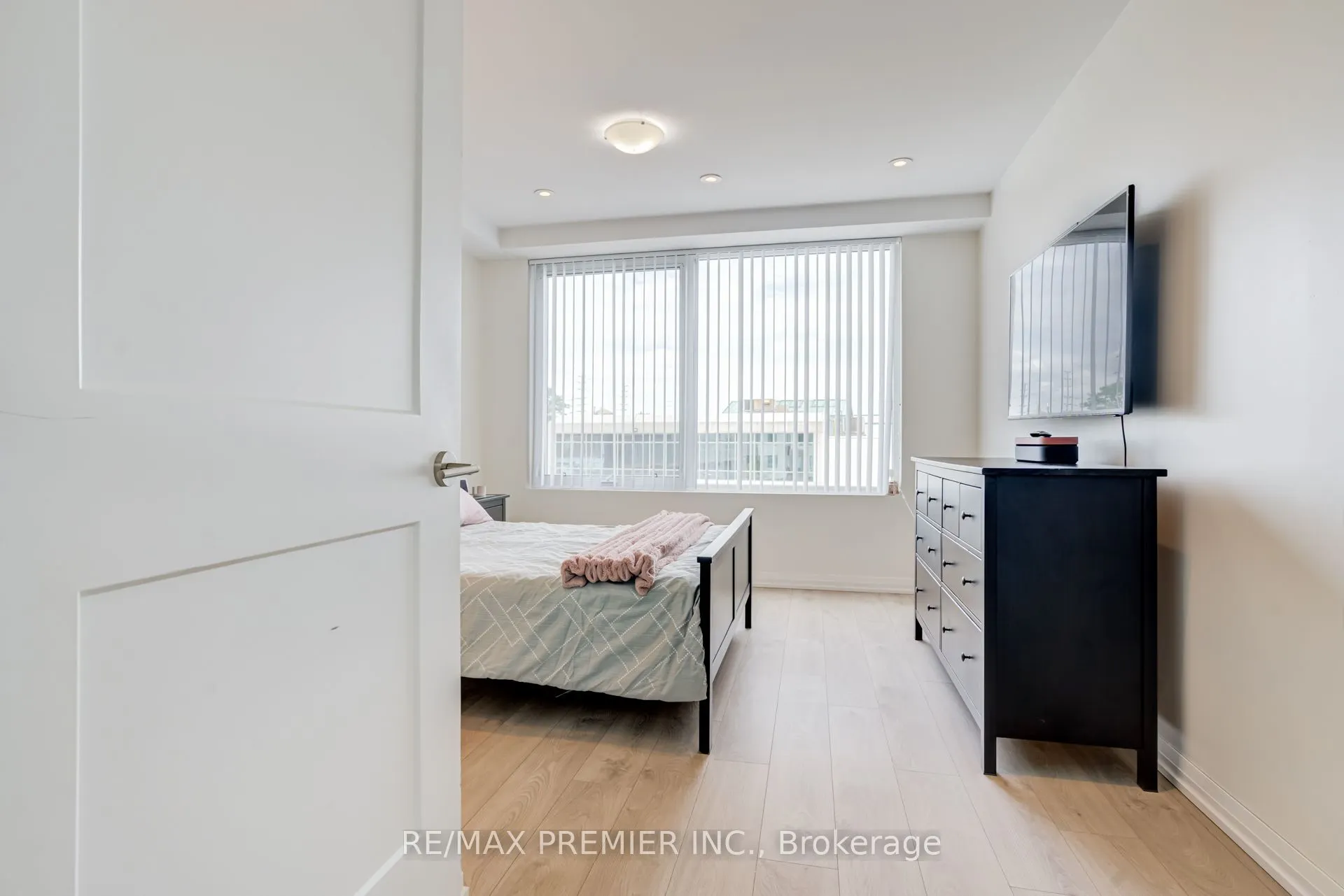 1010 Portage Parkway #TH 5