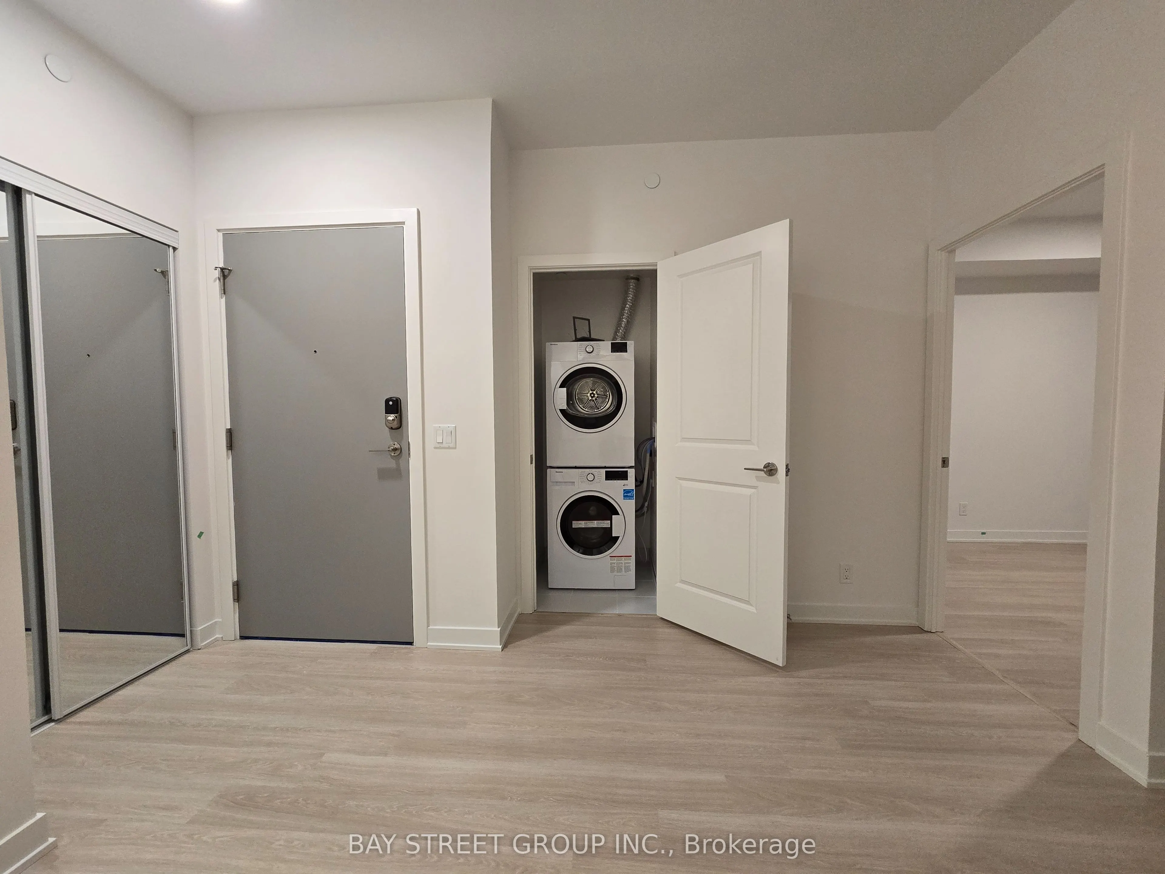 50 Upper Mall Way #1806