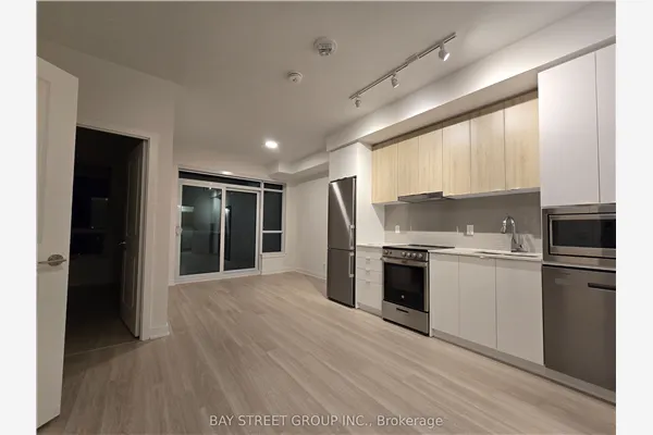 50 Upper Mall Way