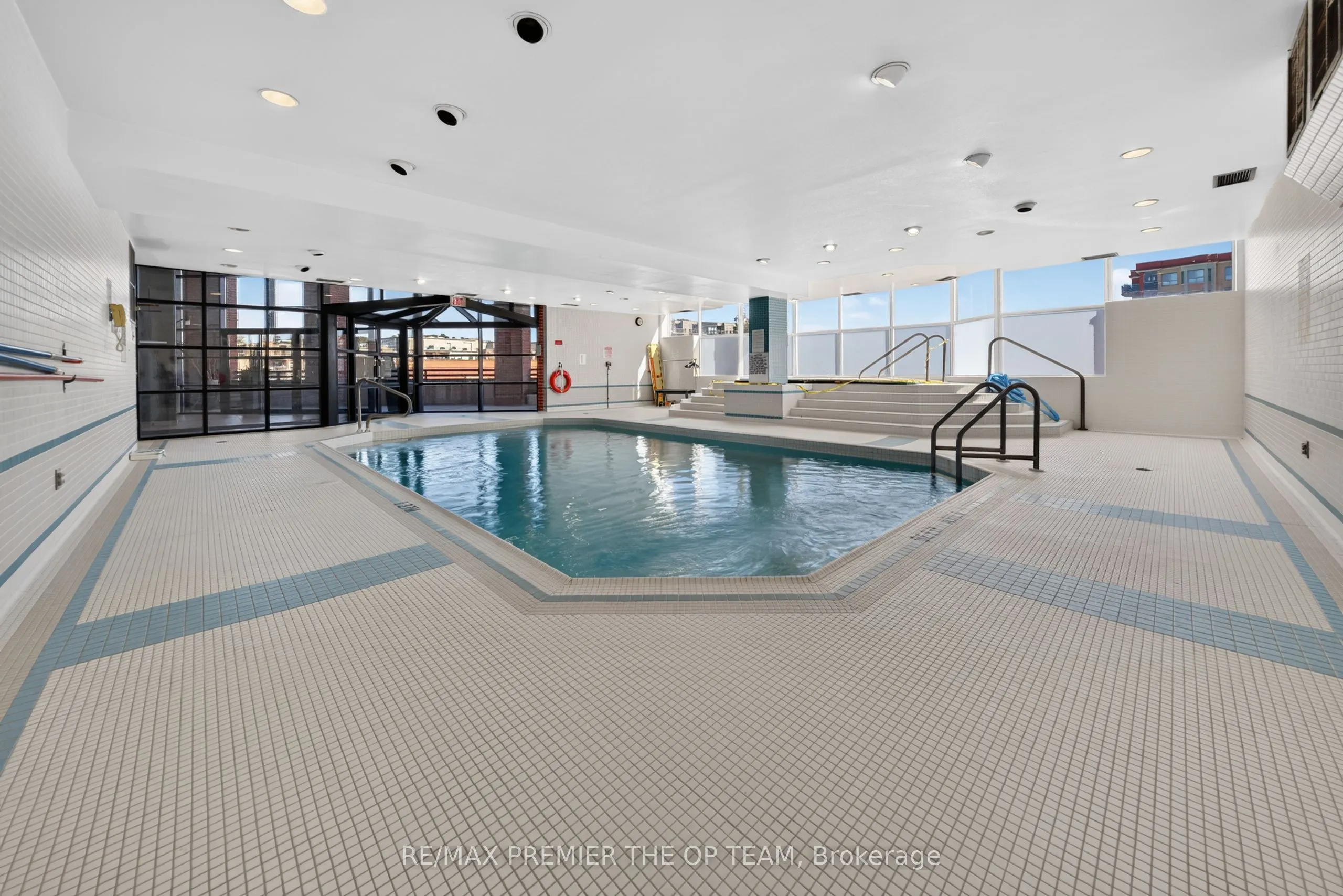 100 Arbors Lane #404