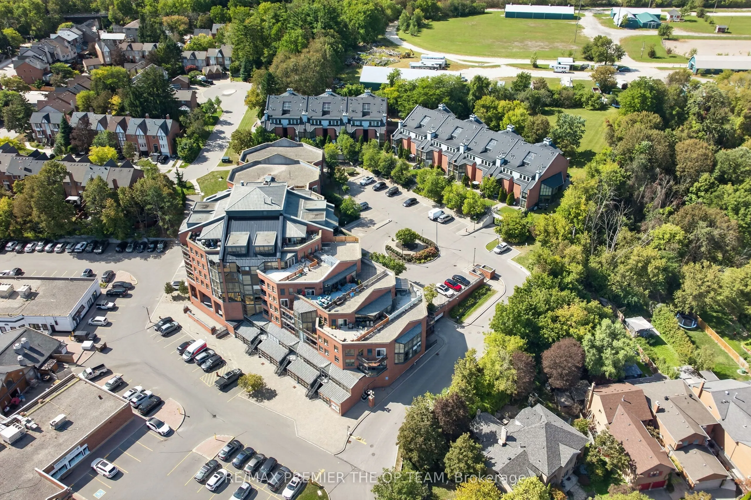 100 Arbors Lane #404