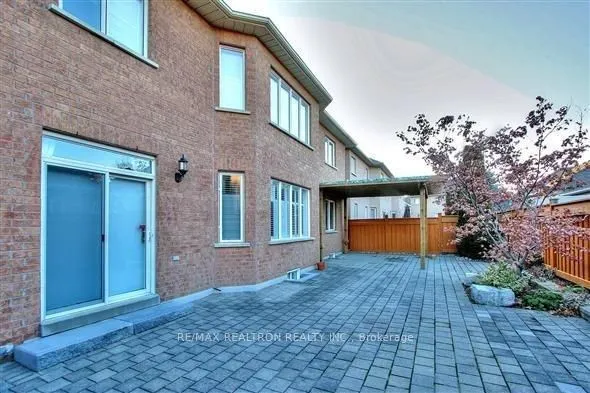 22 St Urbain Drive