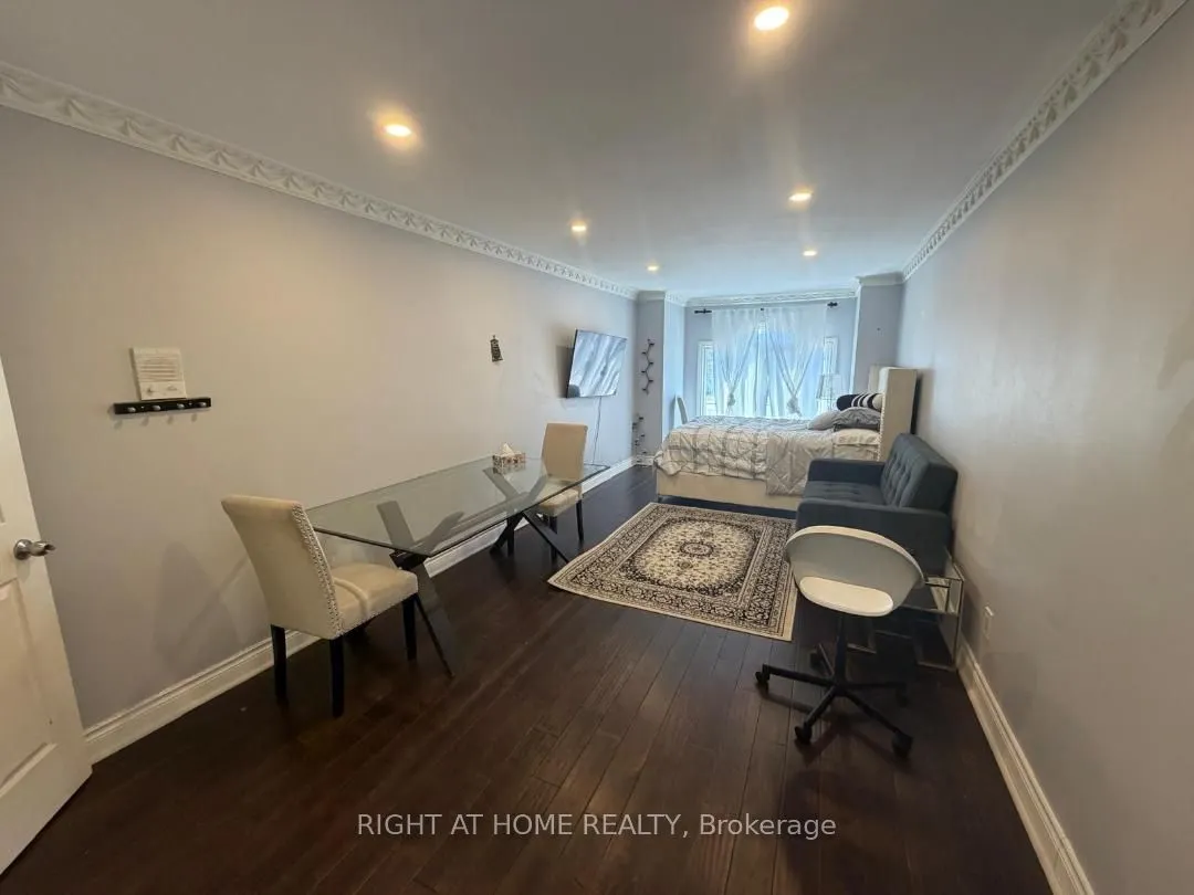 31 Northgate Crescent E