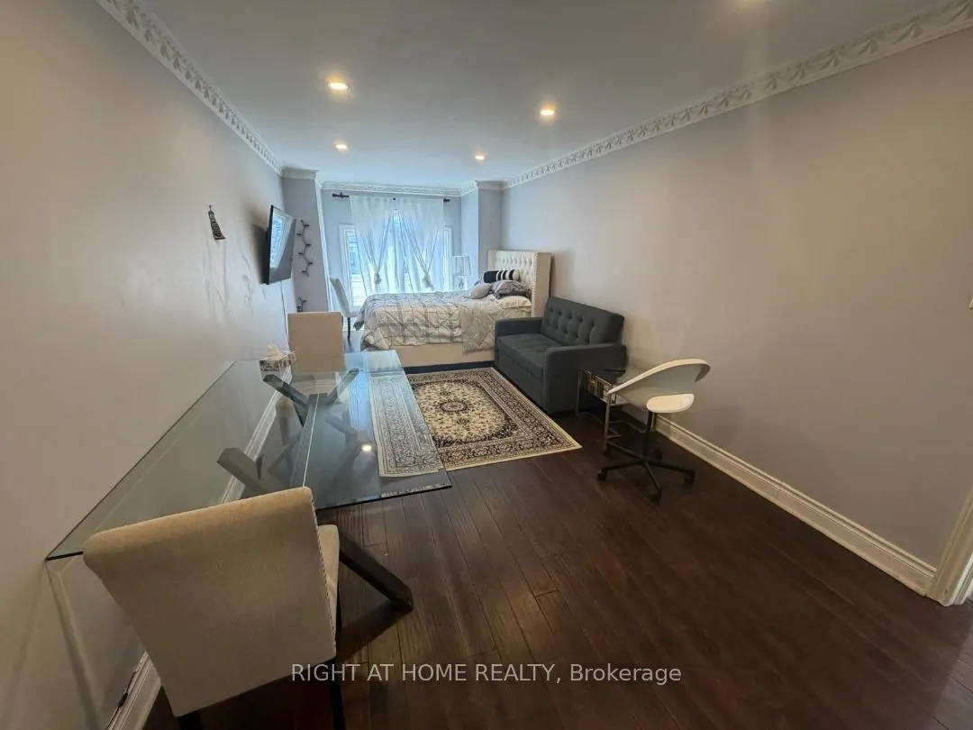 31 Northgate Crescent E