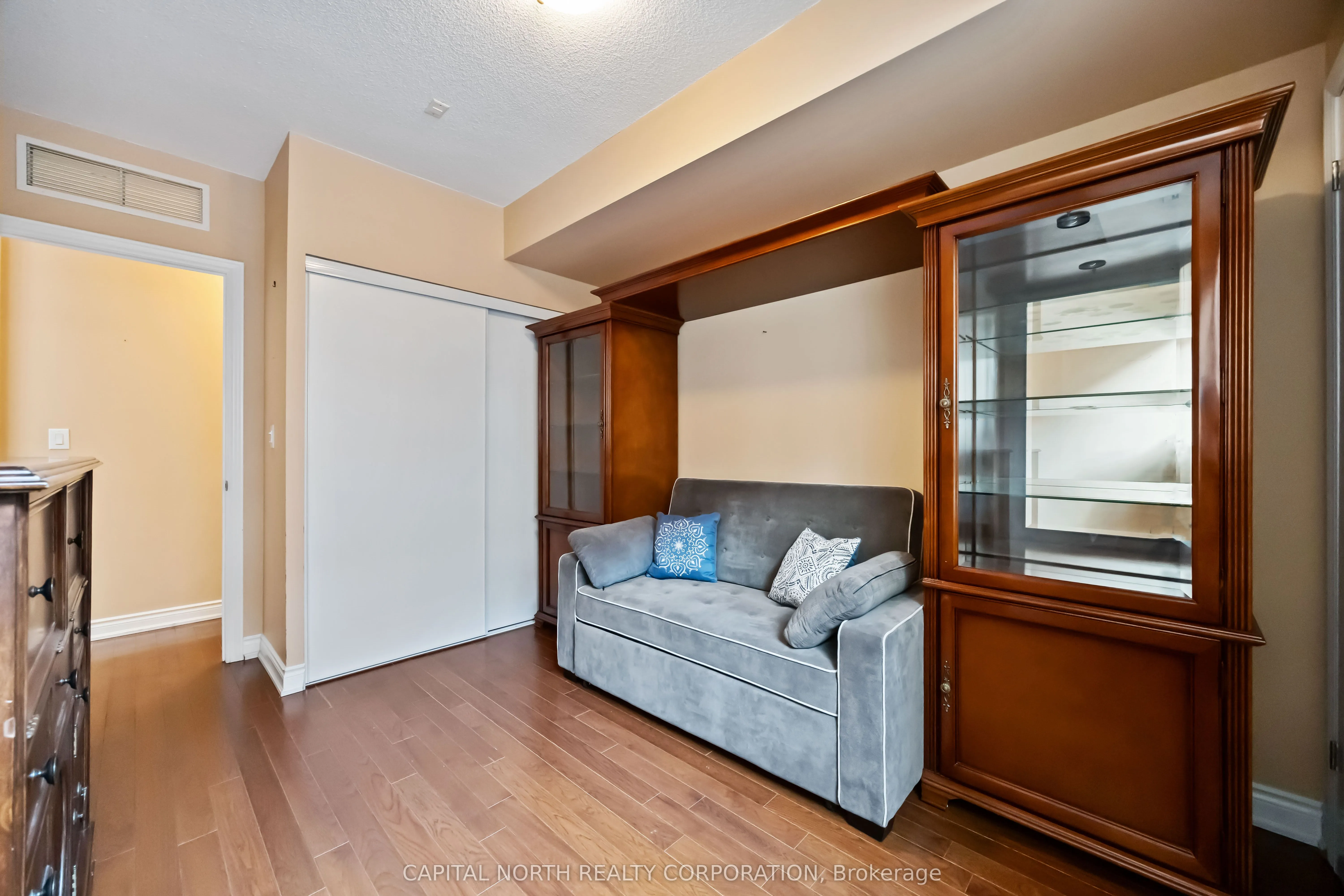 281 Woodbridge Avenue #242