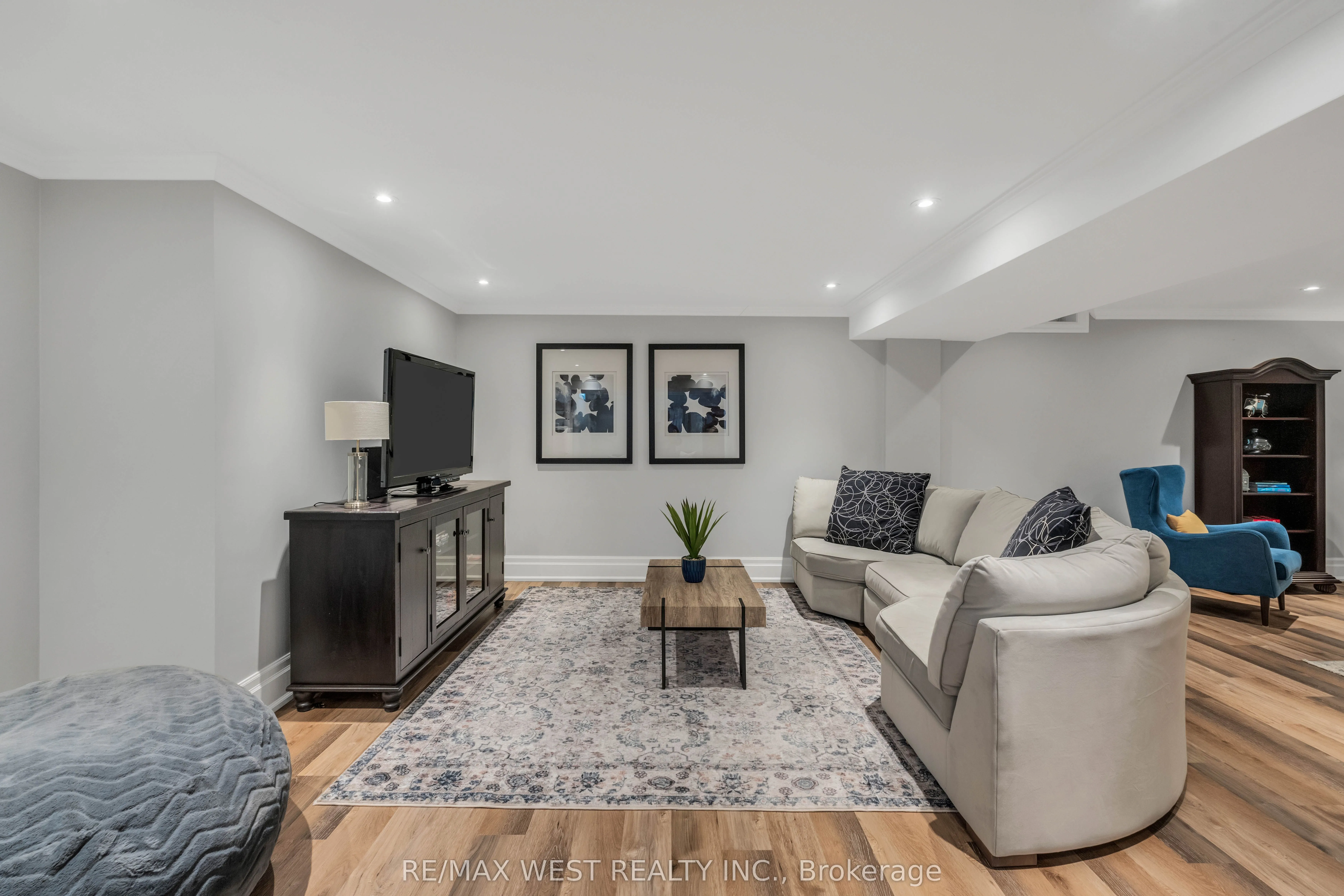 10 Farmcrest Court