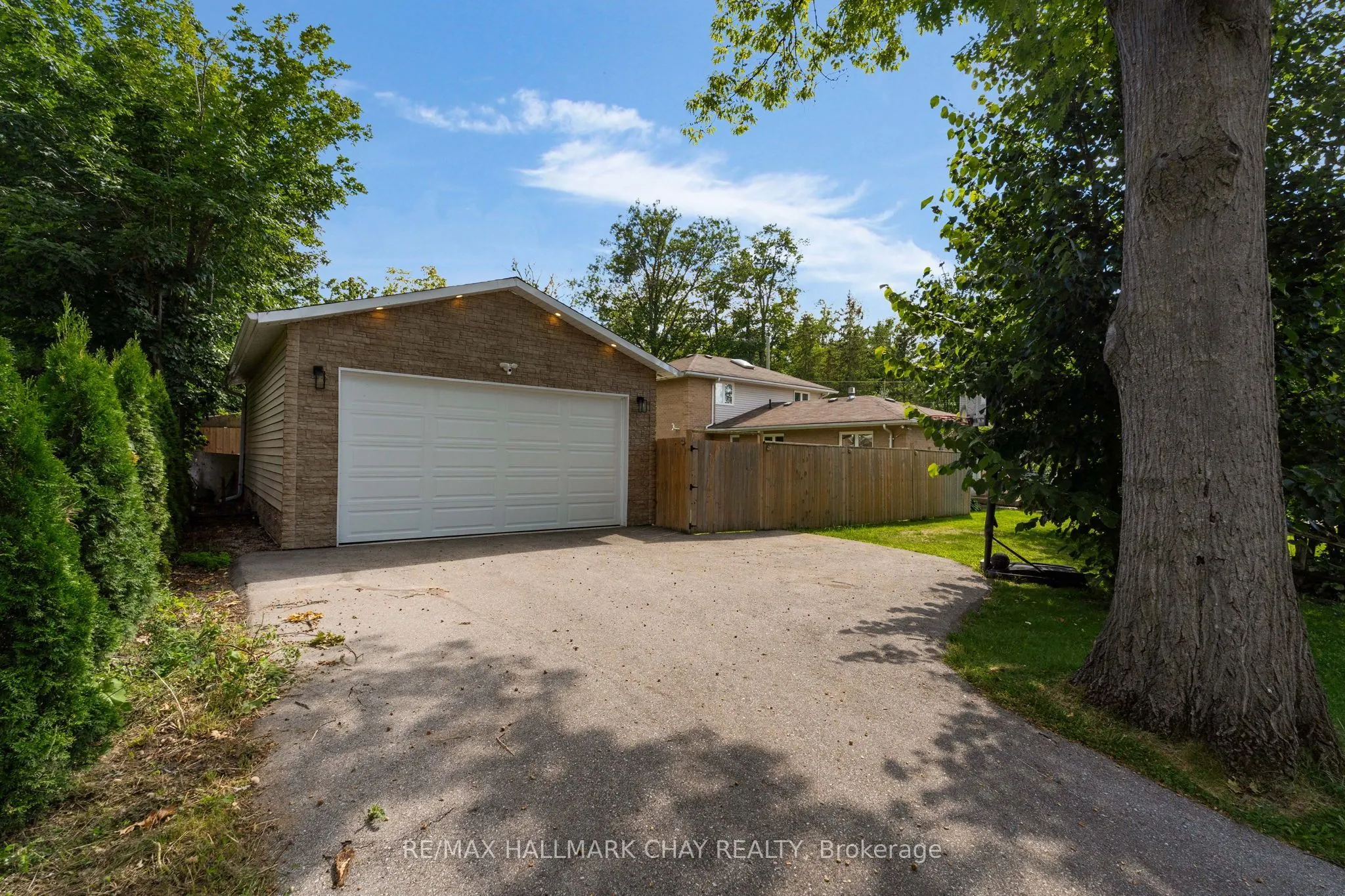 47 Lakeside Drive