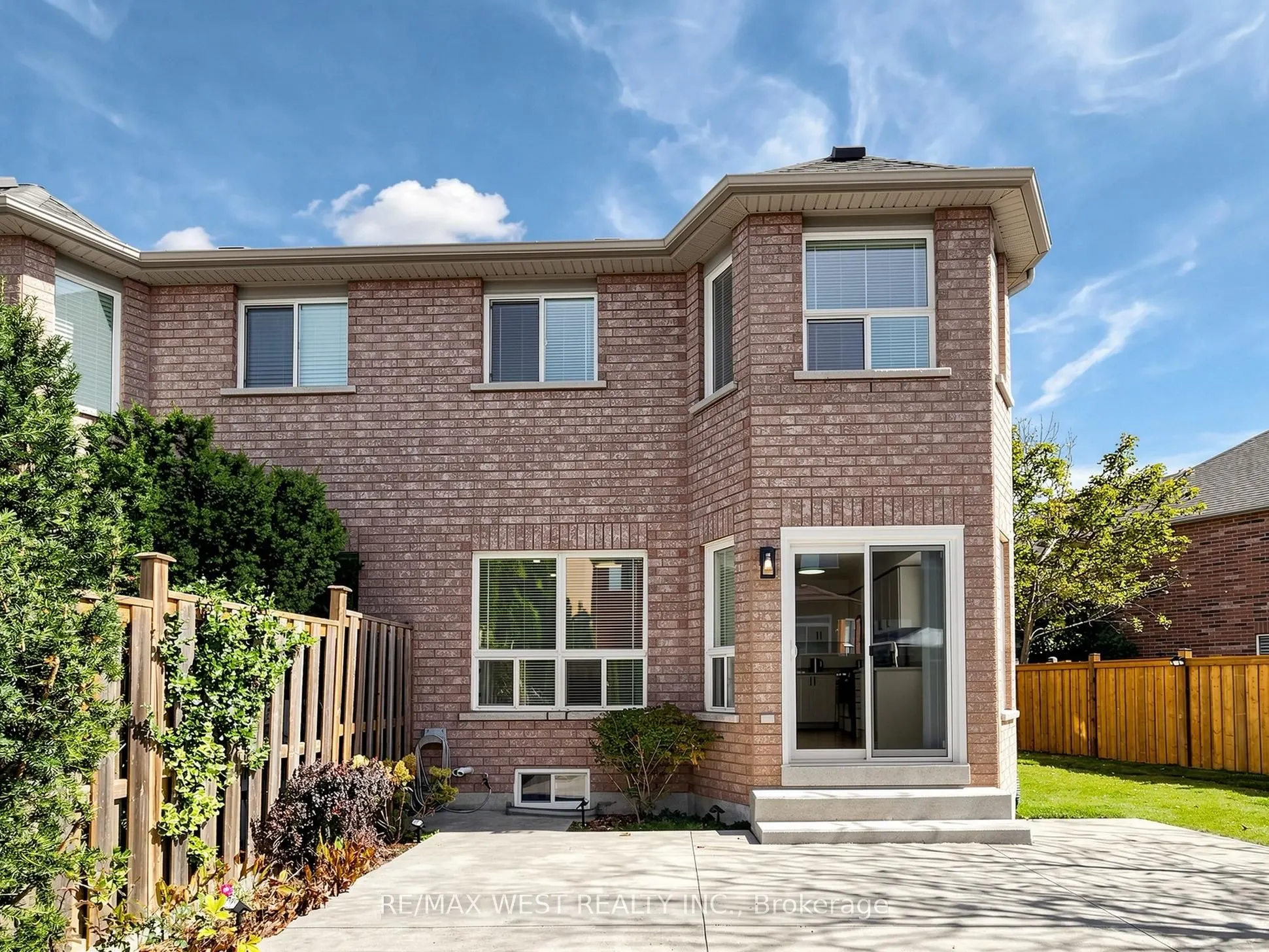63 Echo Ridge Crescent