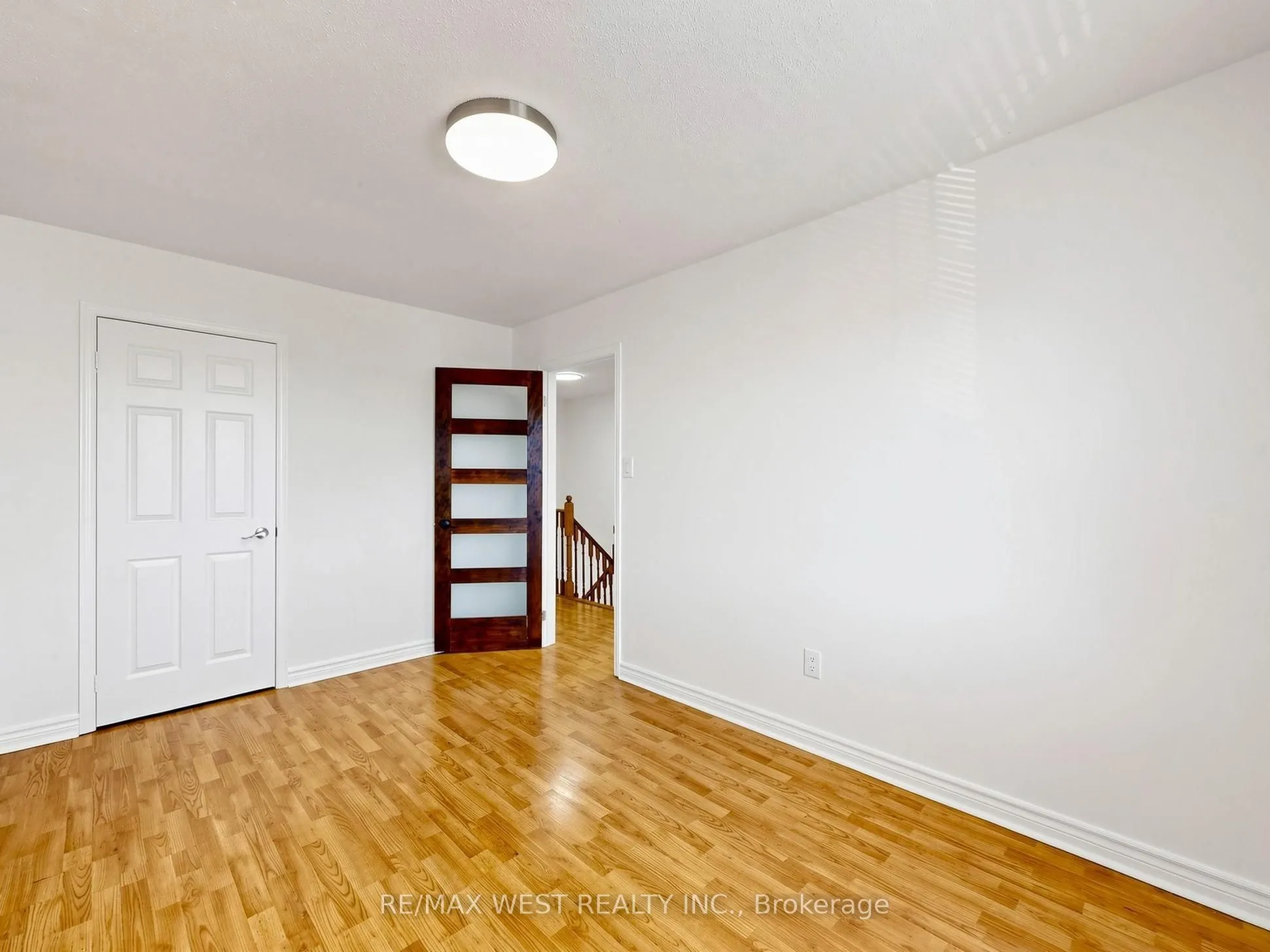 63 Echo Ridge Crescent