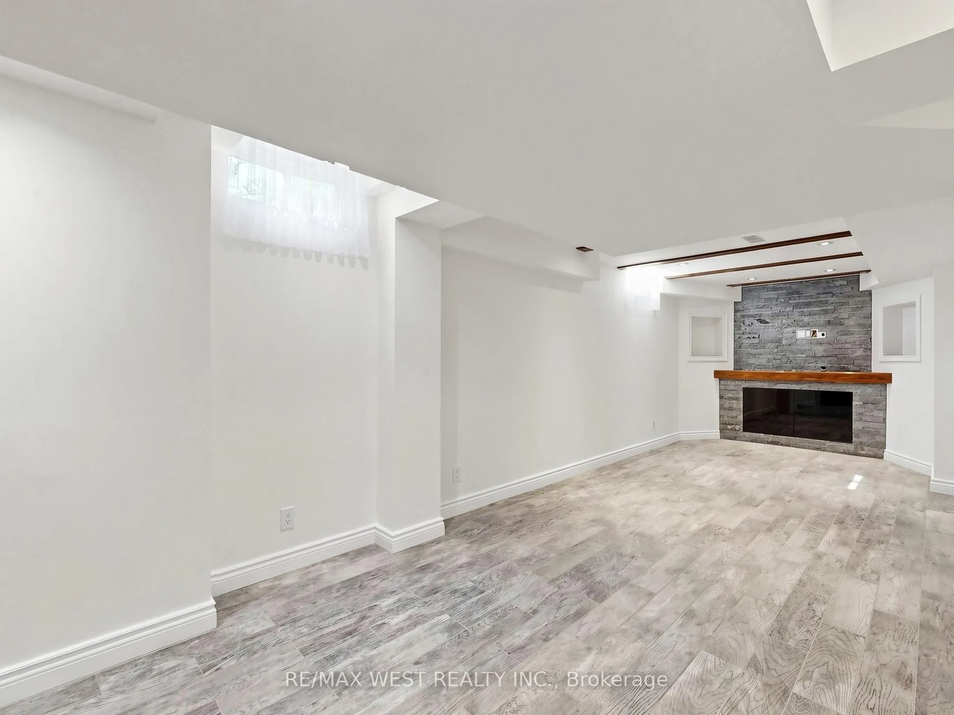 63 Echo Ridge Crescent