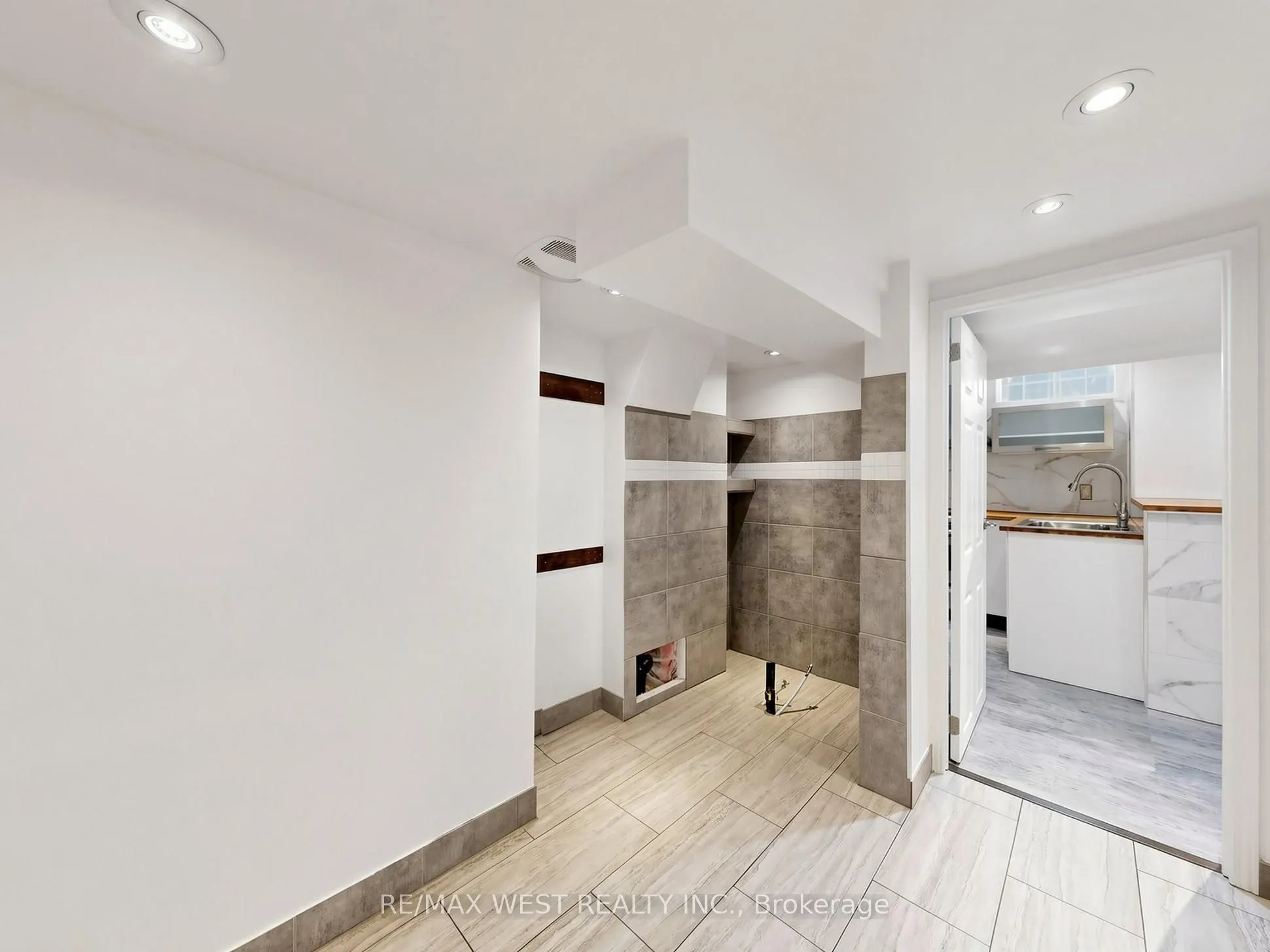 63 Echo Ridge Crescent