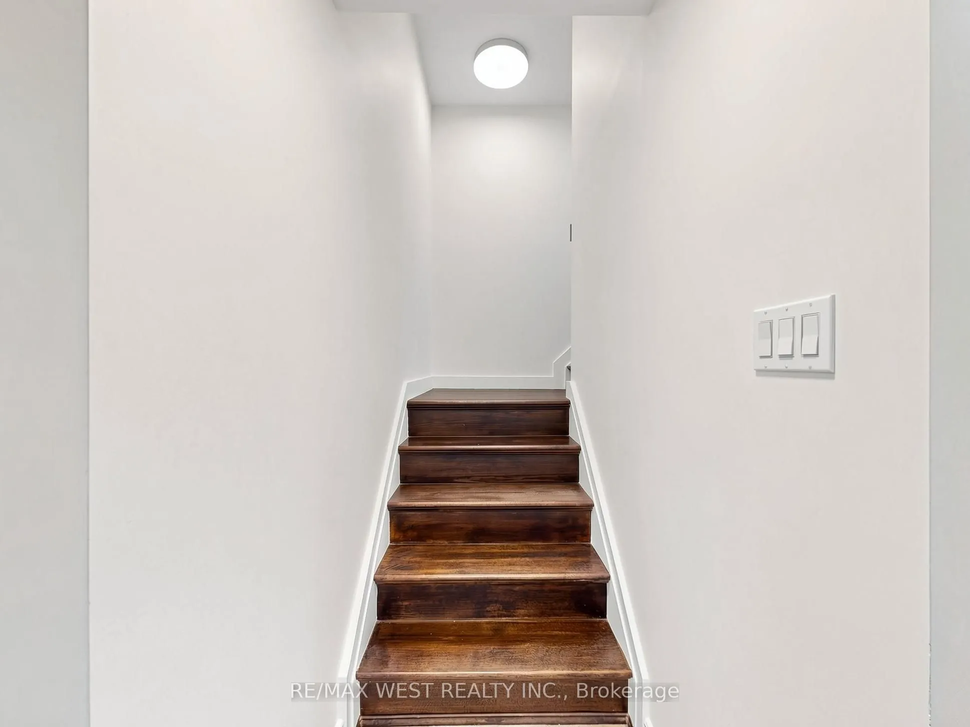 63 Echo Ridge Crescent