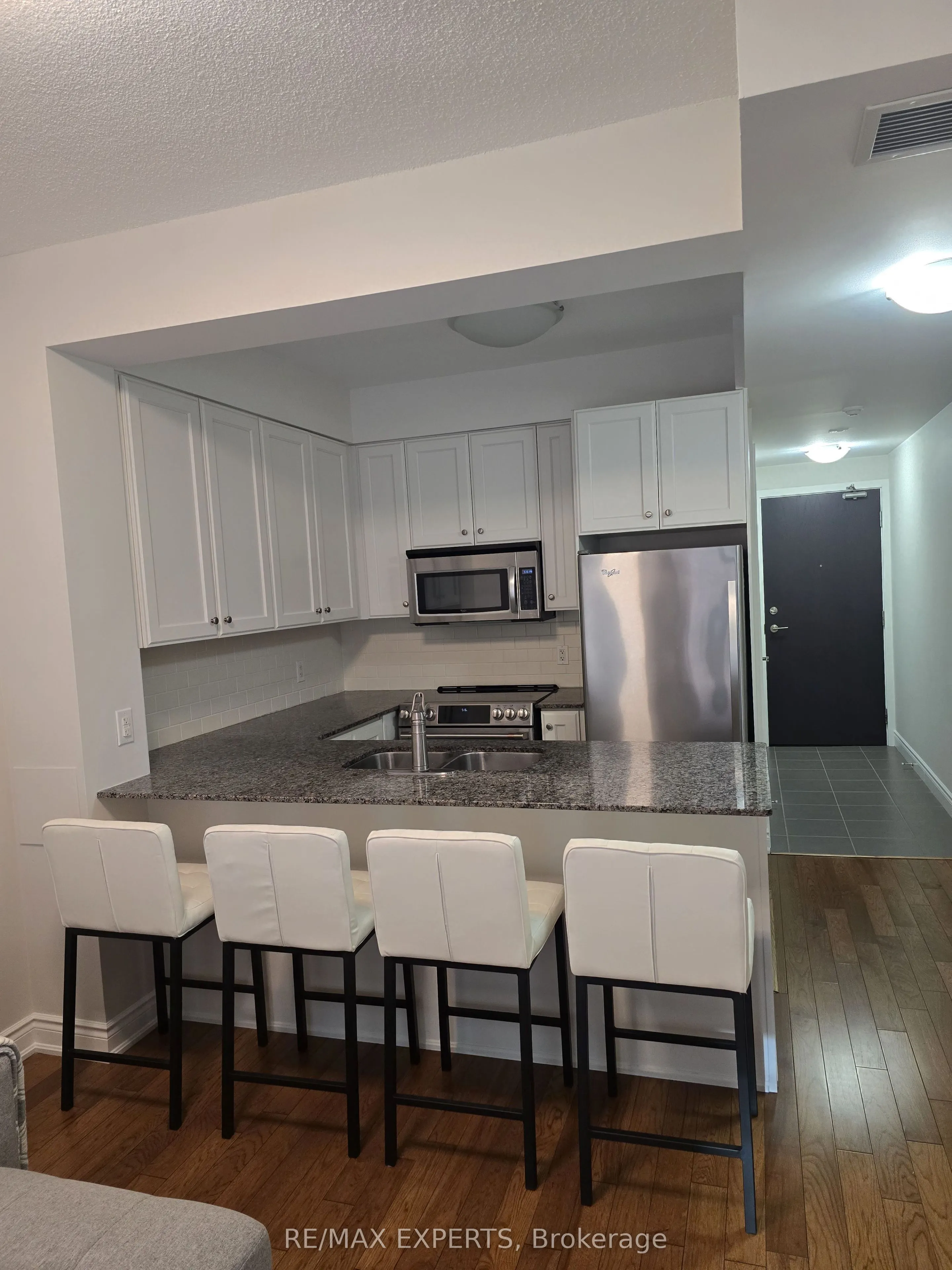 281 Woodbridge Avenue #207