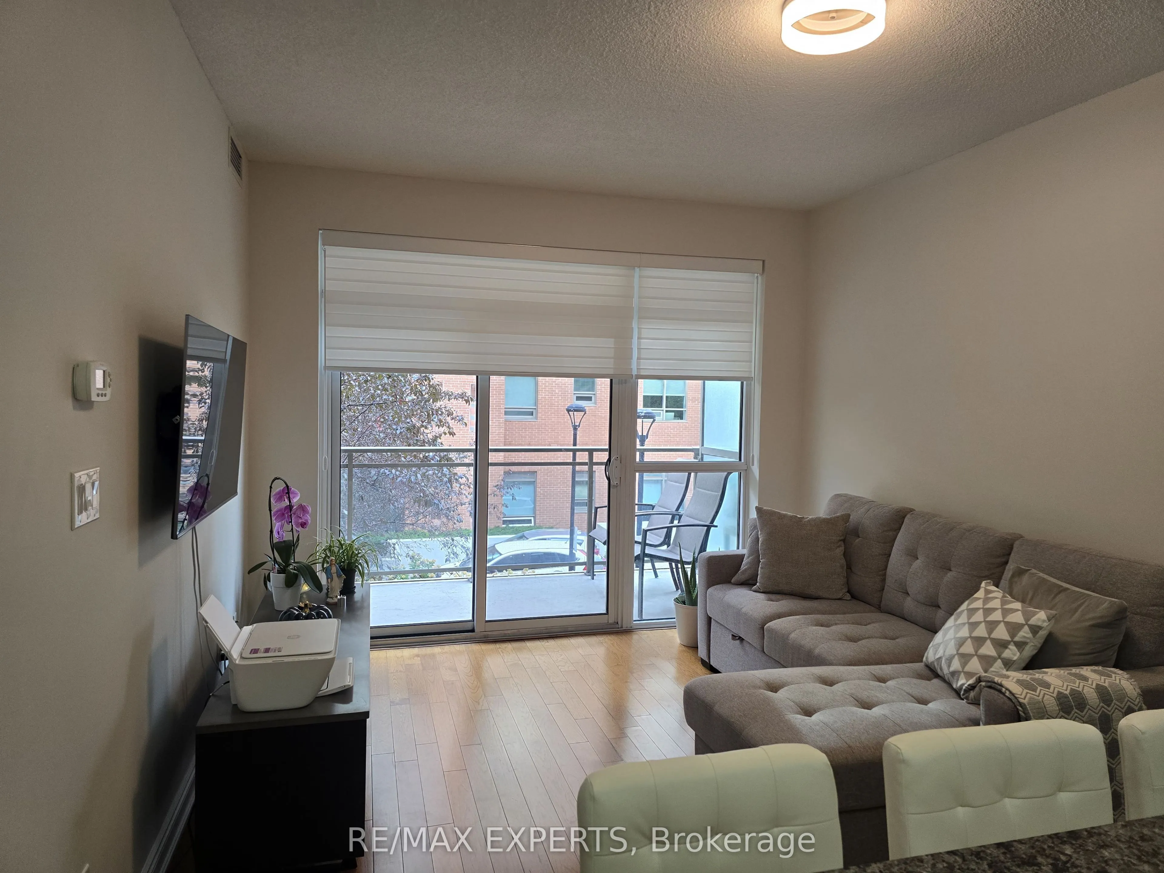 281 Woodbridge Avenue #207