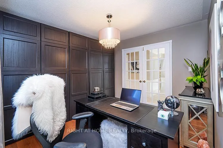 143 Carlyle Crescent