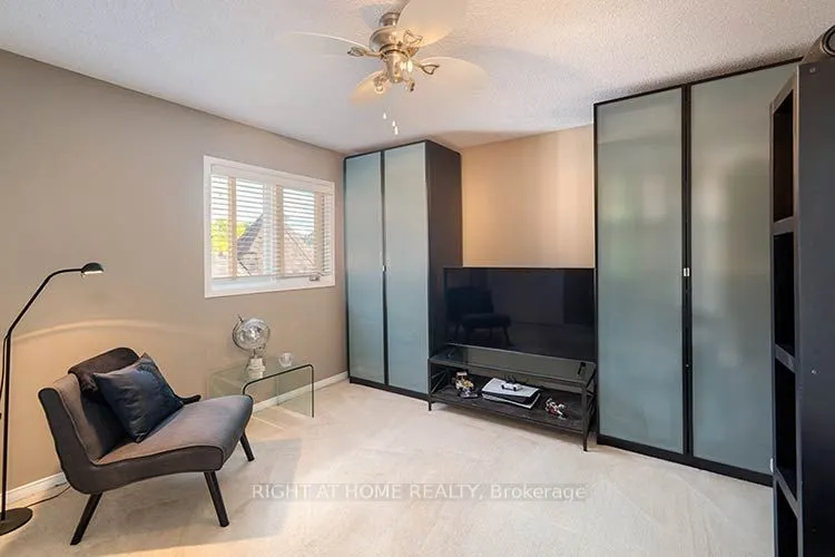 143 Carlyle Crescent