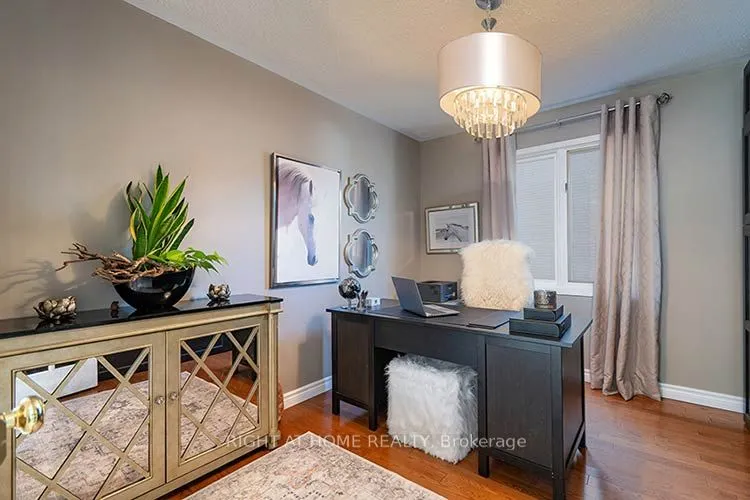 143 Carlyle Crescent